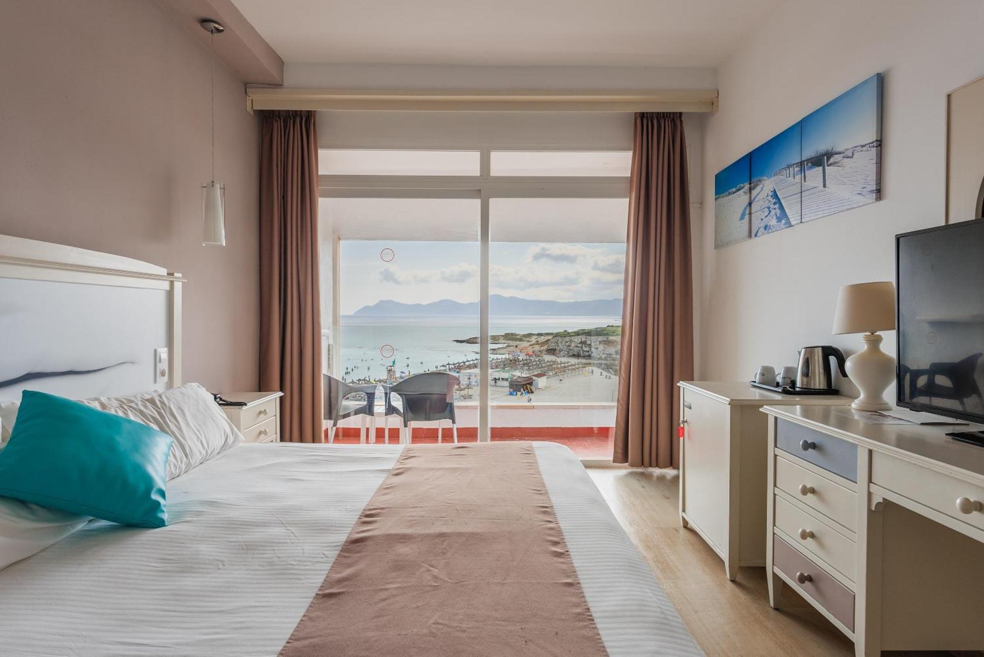 Double or Twin Room with Sea View