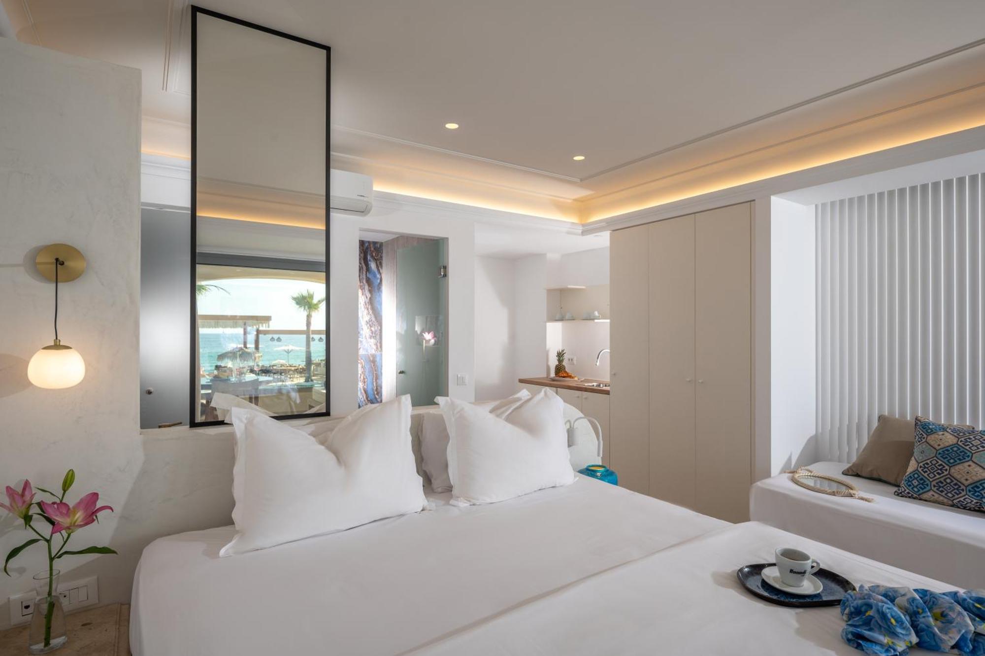 Signature suite front sea view