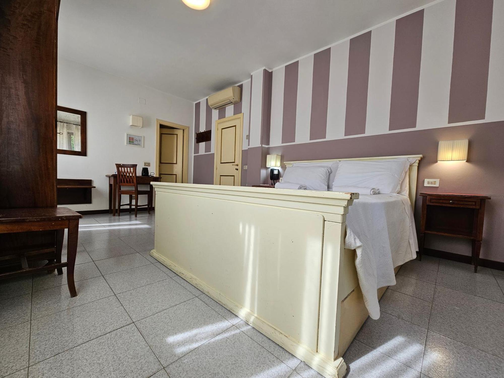 Large Double Room,1612749820:JPEG