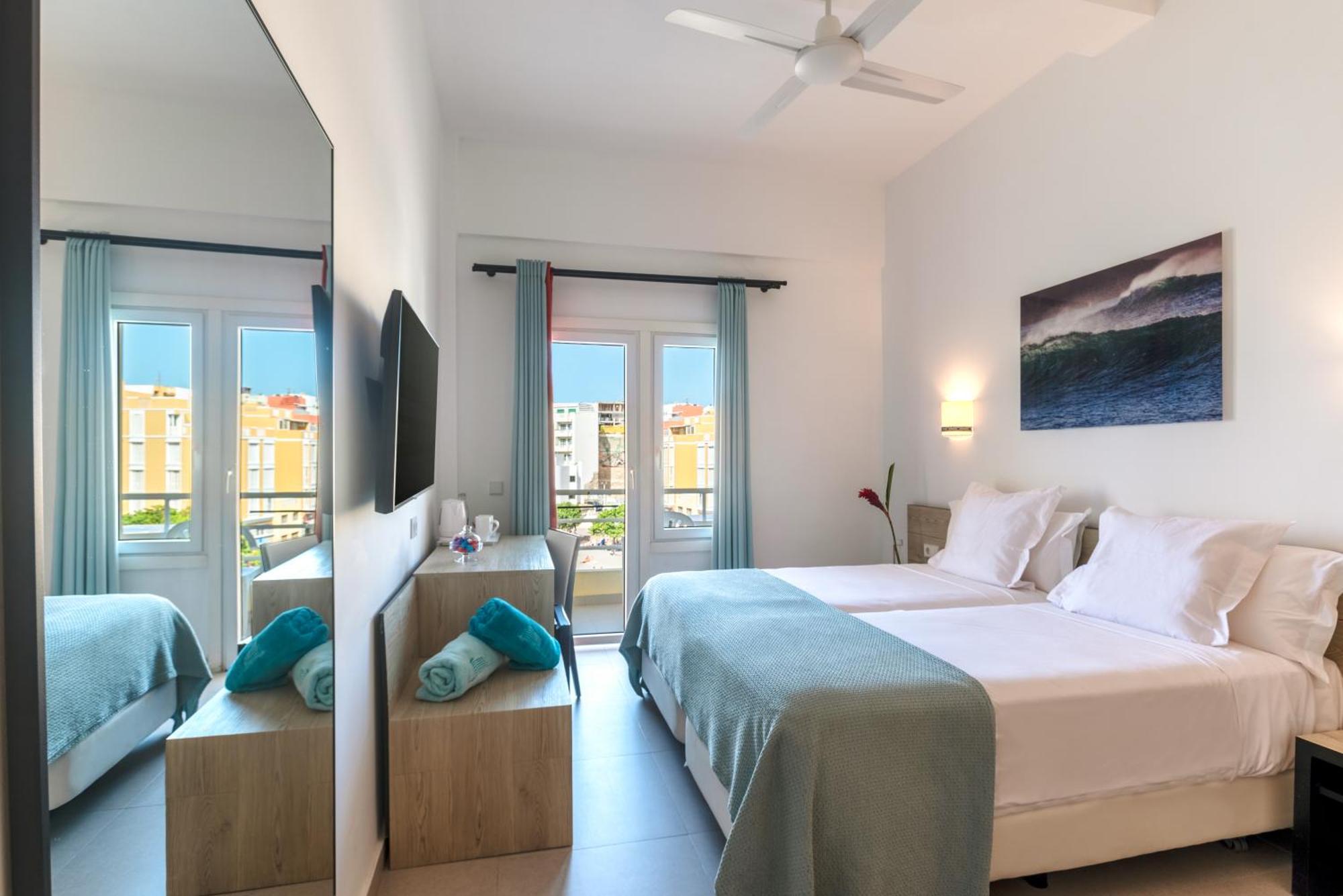Deluxe Double Room with Balcony and Sea View