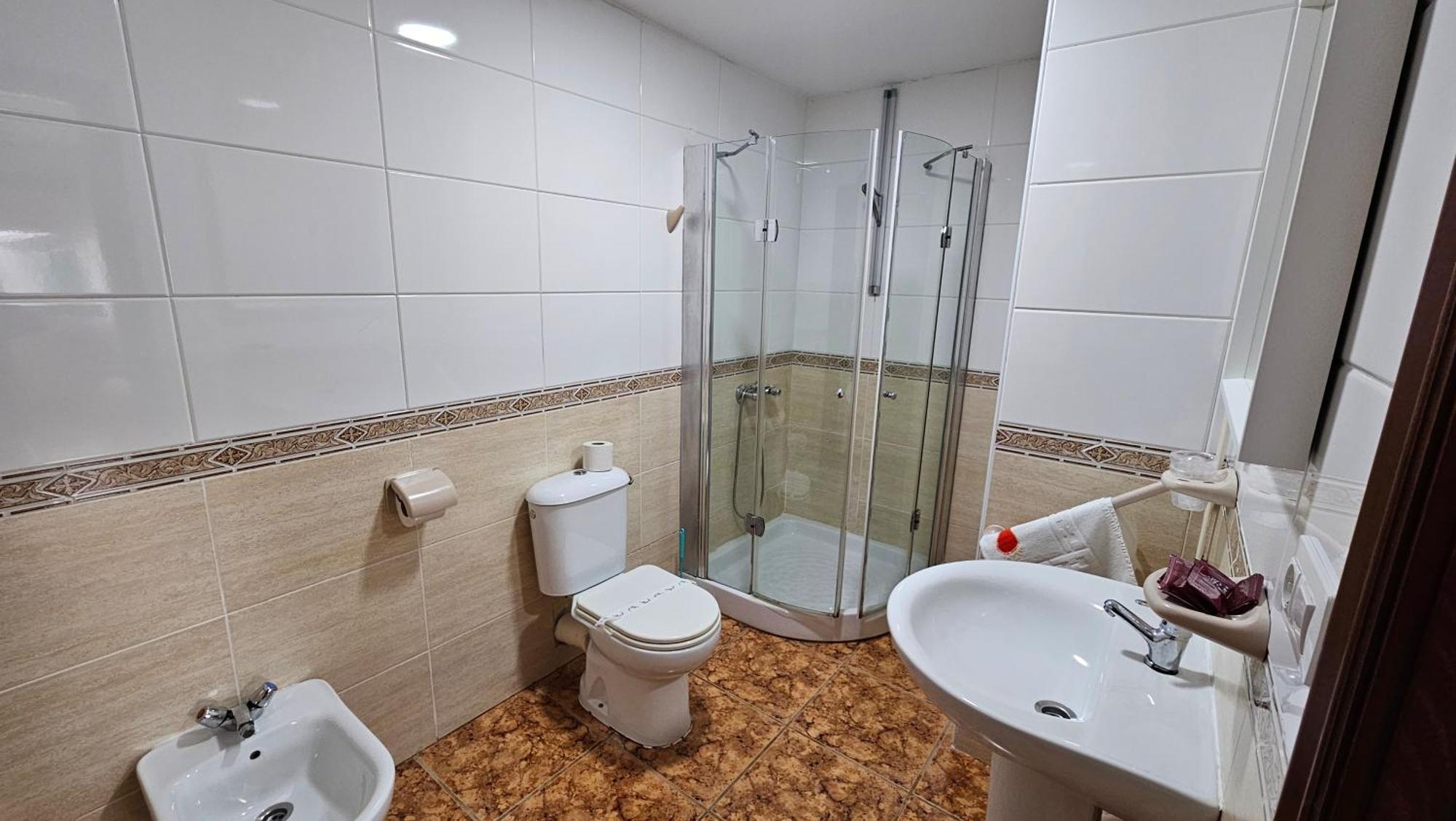 Twin Room,1613699016:JPEG