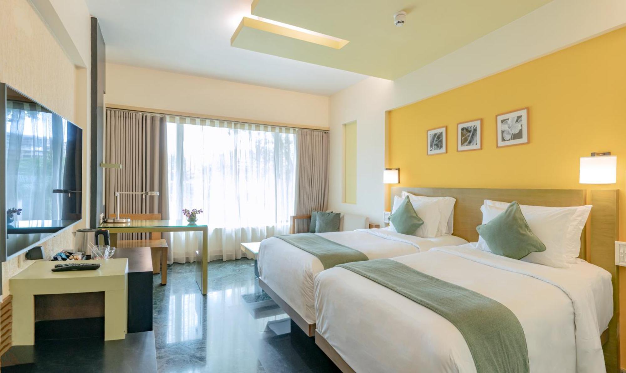 Mirable Large 250 Sqft Room on Buffet Lunch on Laundry & Airport Pick-up,1618823875:JPEG