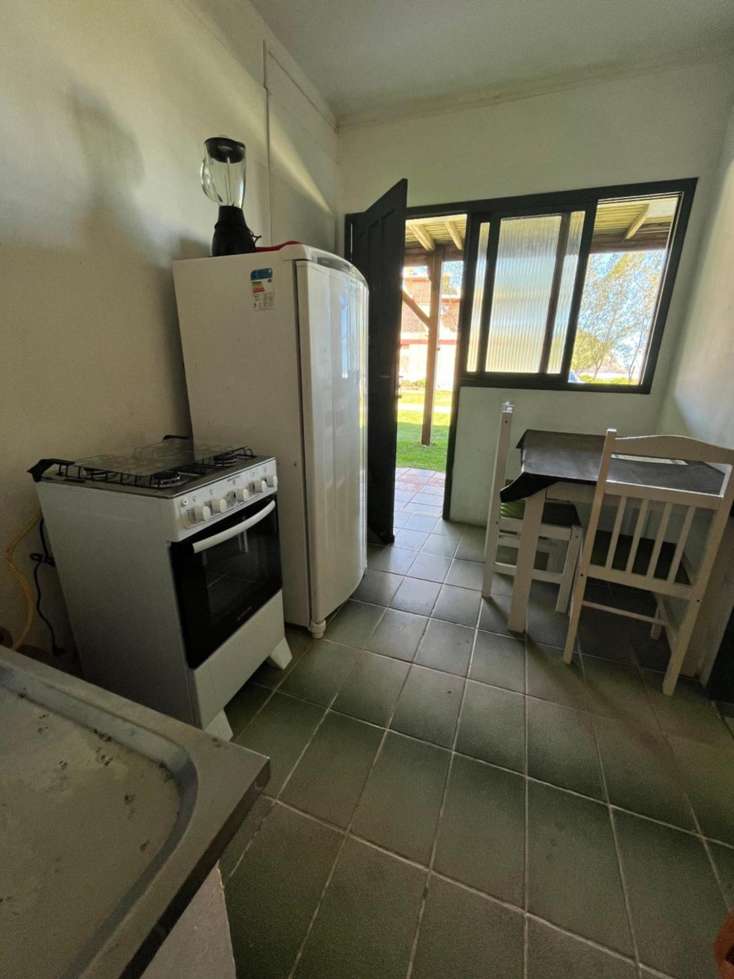 Quarto com 1 Cama de Casal e 1 Cama de Solteiro.