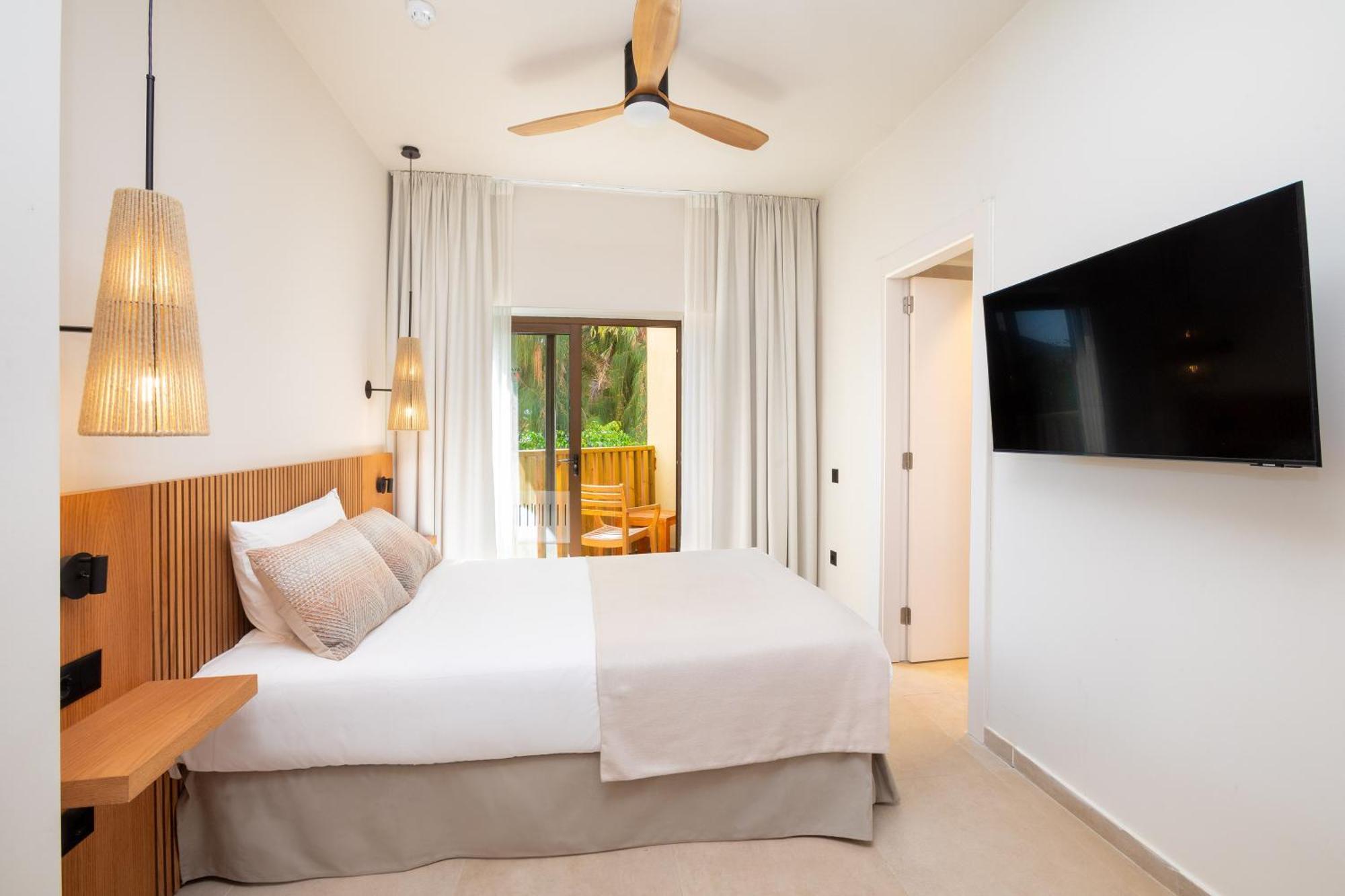 Single Room with Mountain View