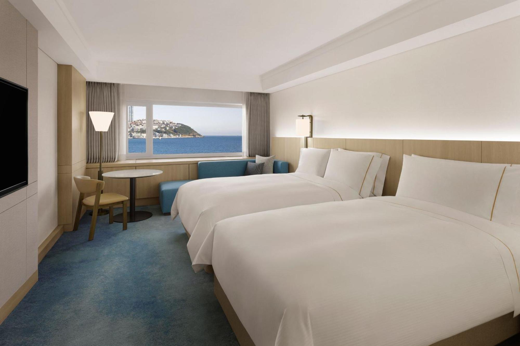 Deluxe Beach Family 1 Queen 1 Twin Haeundae Beach view,1617851810:JPEG