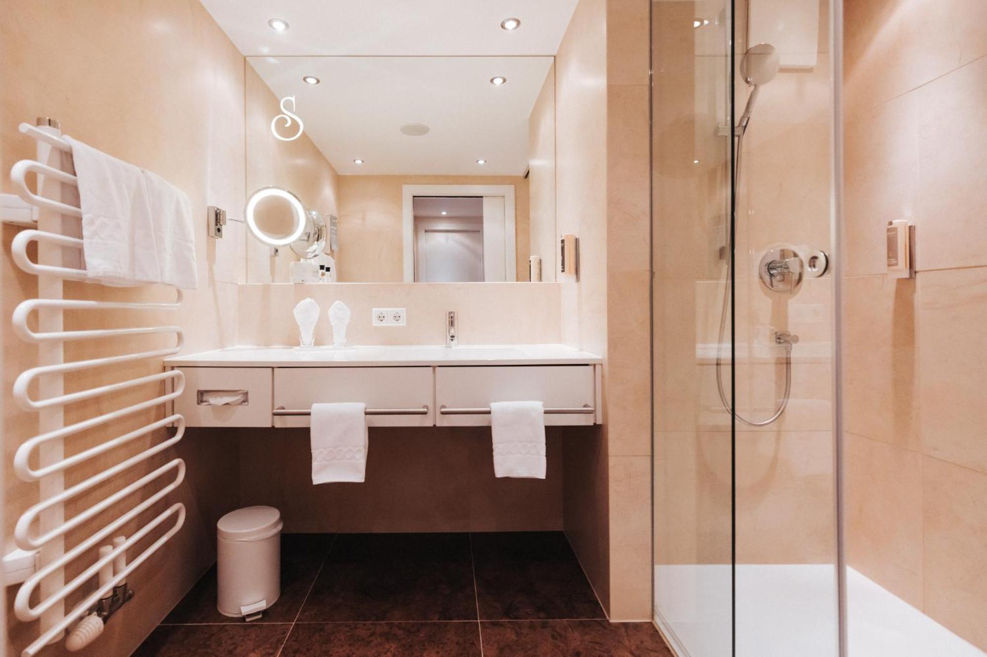 Deluxe Double Room with Extra Bed