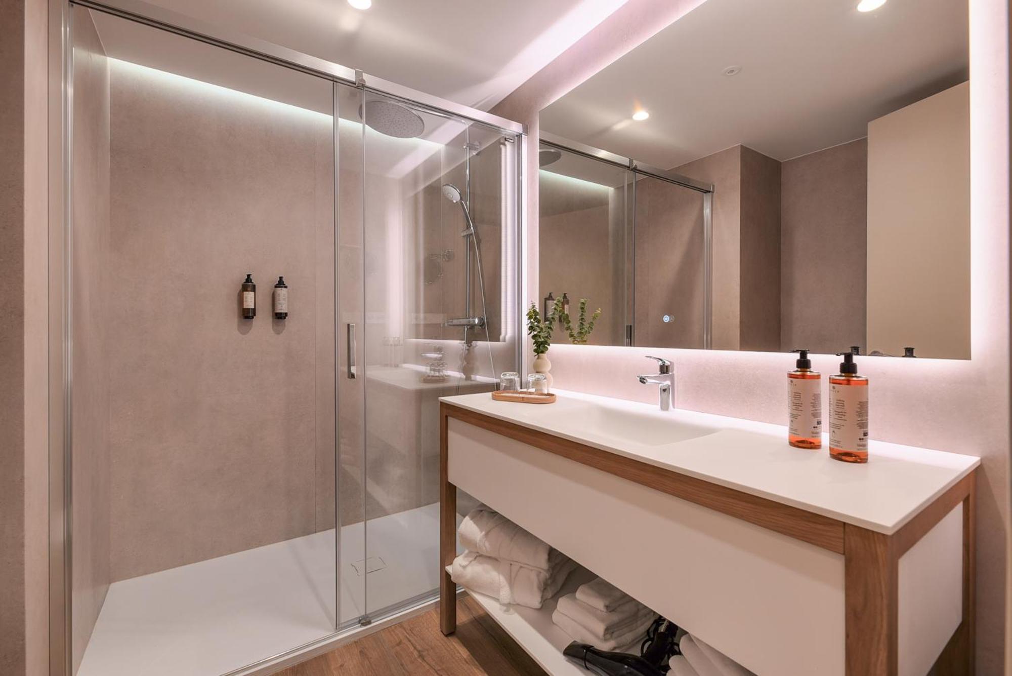 Double or Twin Room with Front Sea View