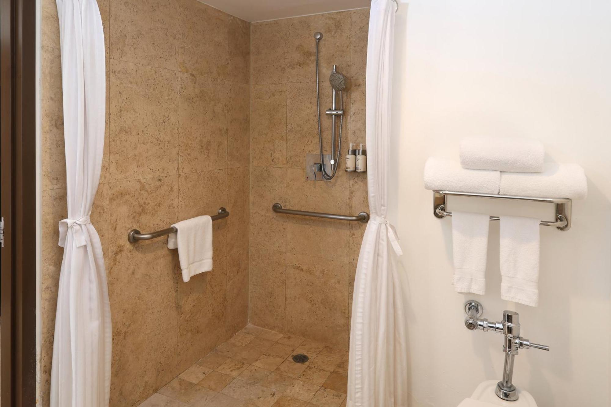 Habitación Estándar con cama extragrande - Adaptada para personas de movilidad reducida