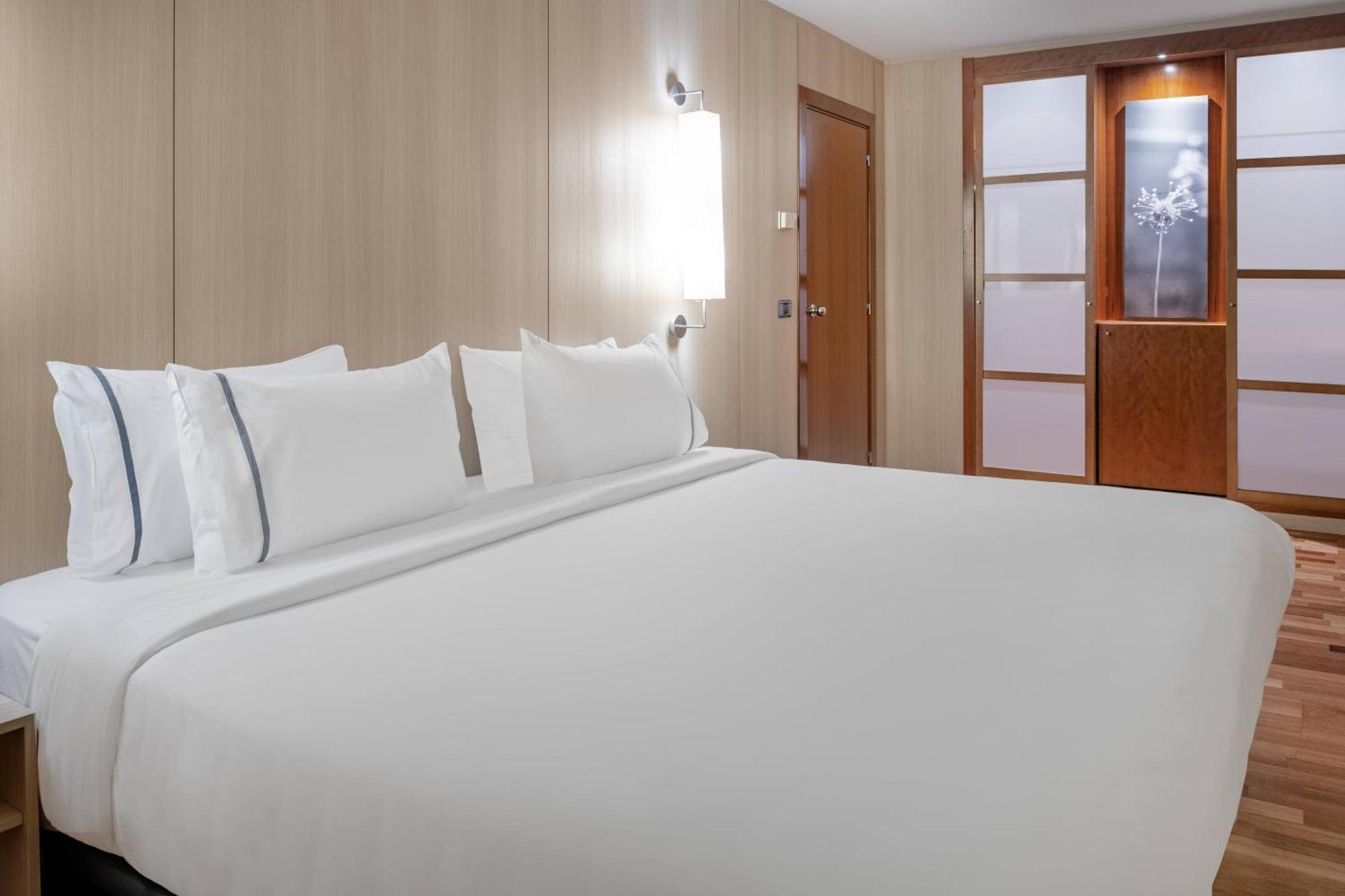 Family room, Guest room, 1 King, Sofa bed,1643138266:JPEG