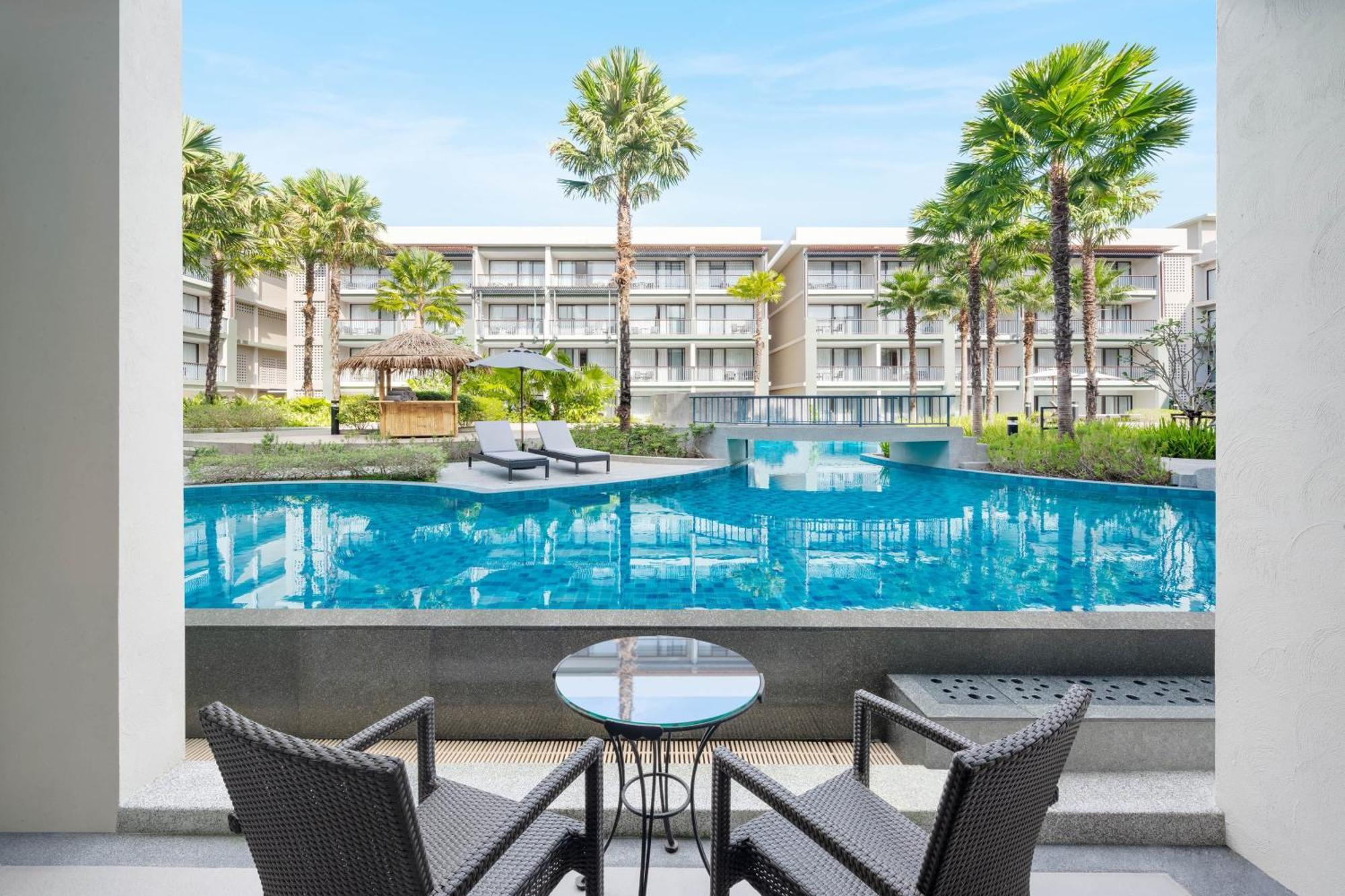 King Room Pool View Pool Access