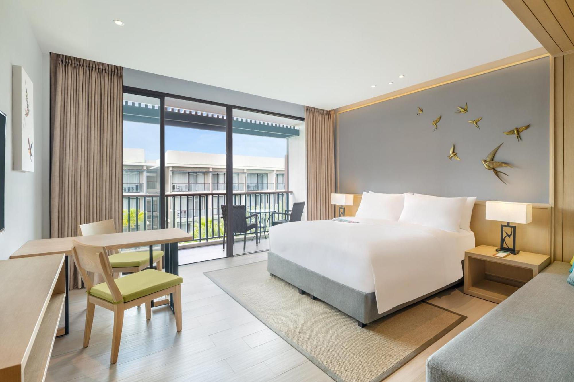 King Room Pool View