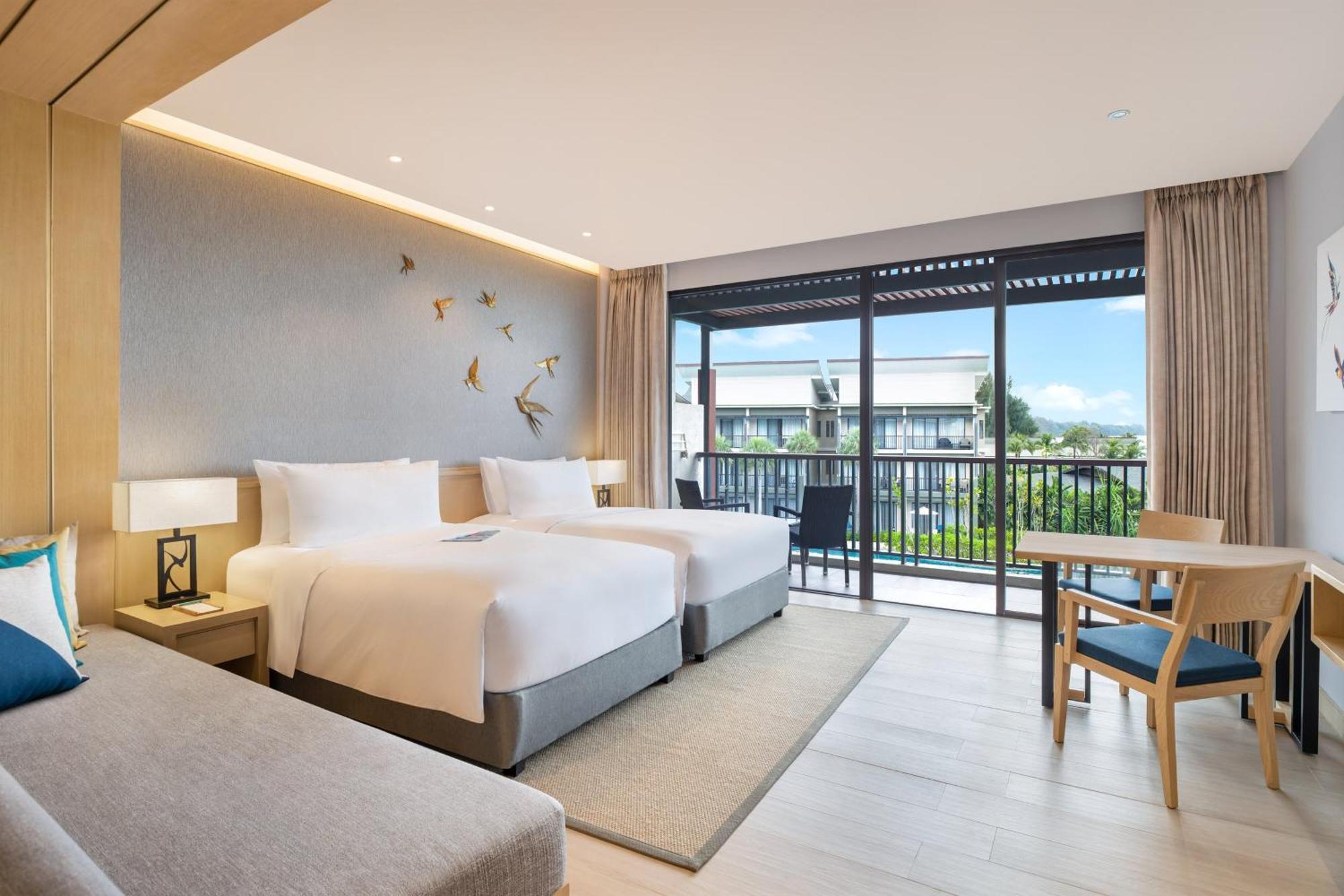 Large Twin Room Pool View