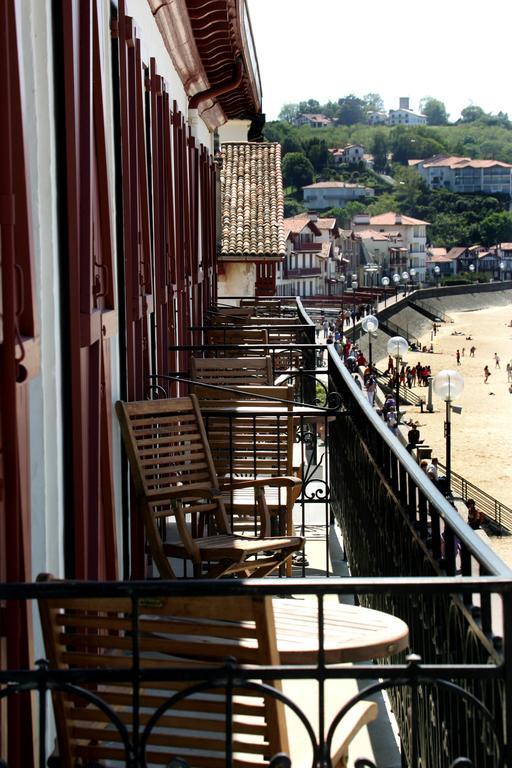 Kamer met balkon en zeezicht