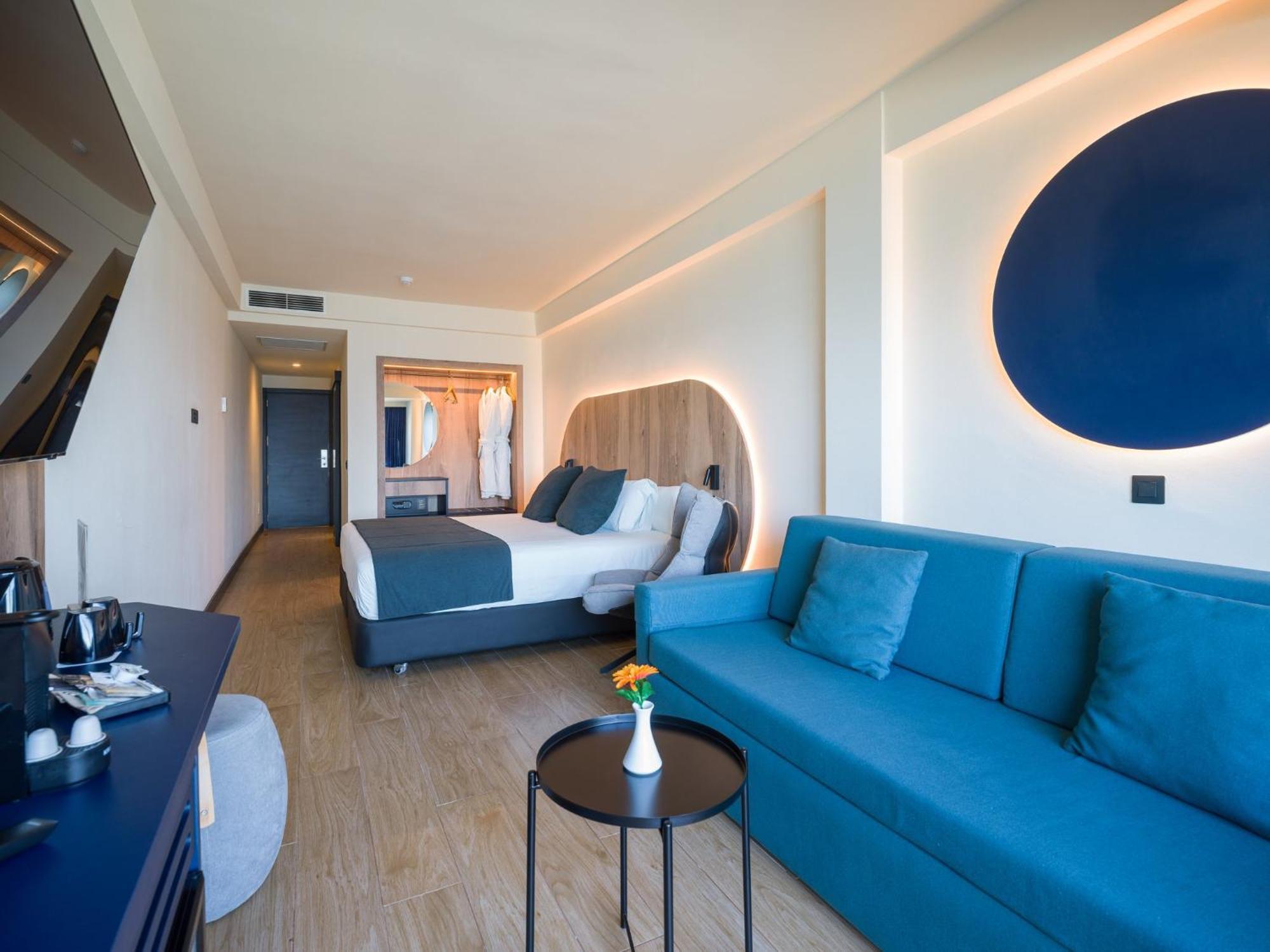 Family Room with Sea View,1653530096:JPEG