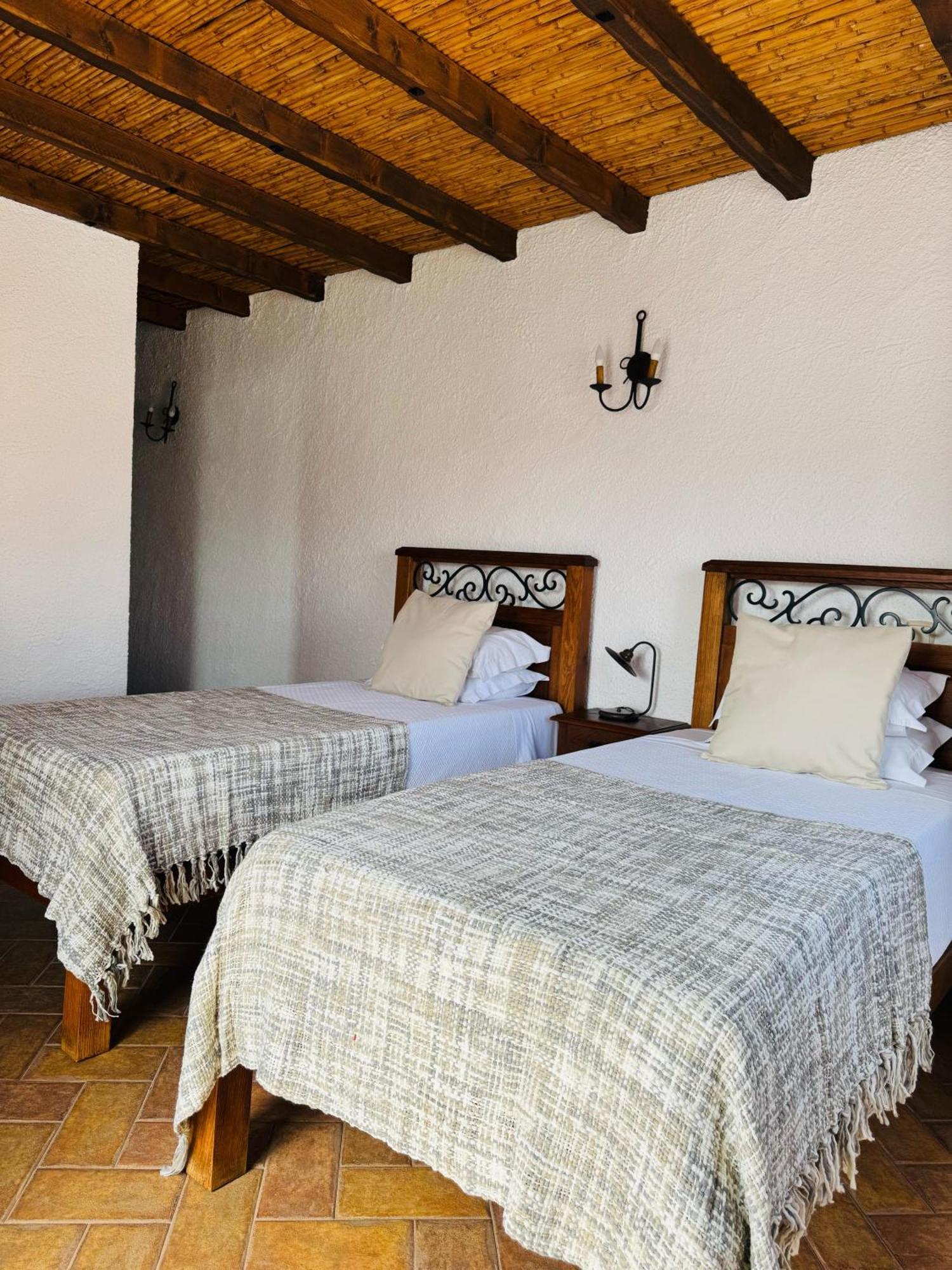 Twin Room,1655415924:JPEG