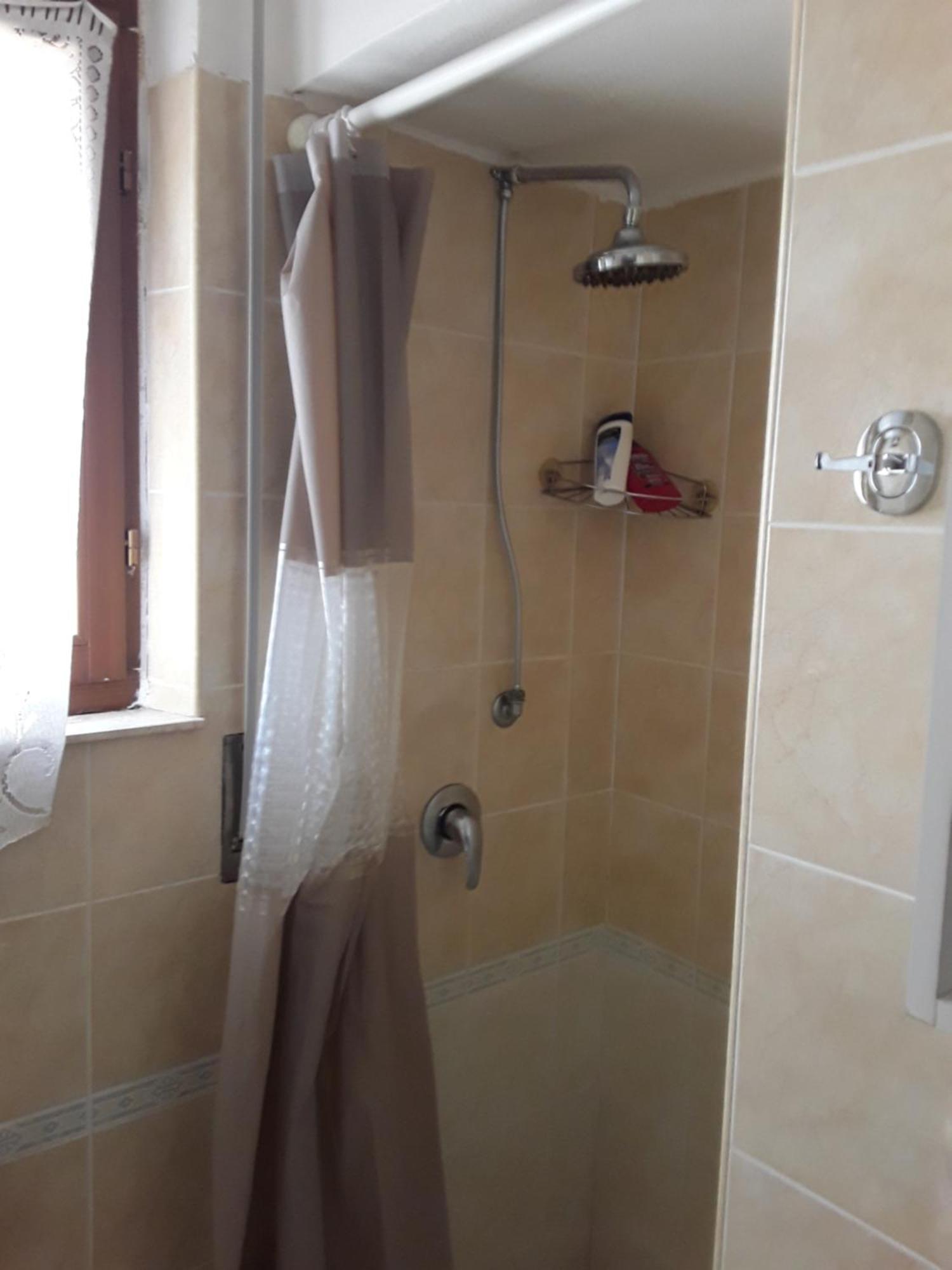 Camera Doppia con Letti Singoli con Bagno Privato