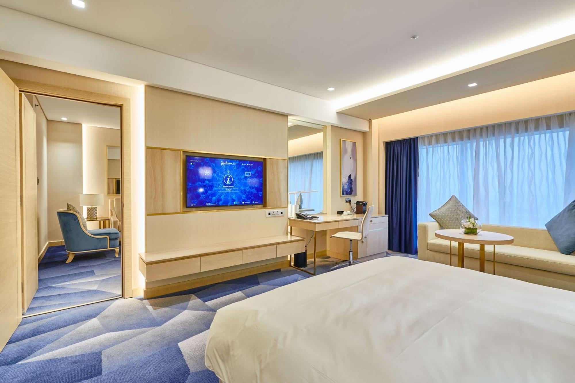 Suite Lounge Access