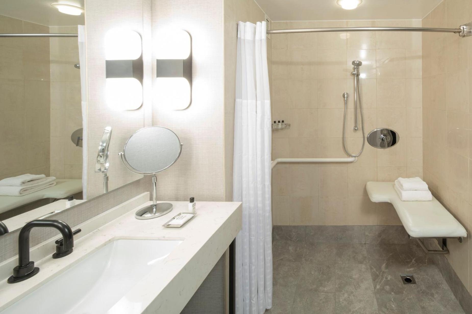King Room with Accessible Shower - Disability Access