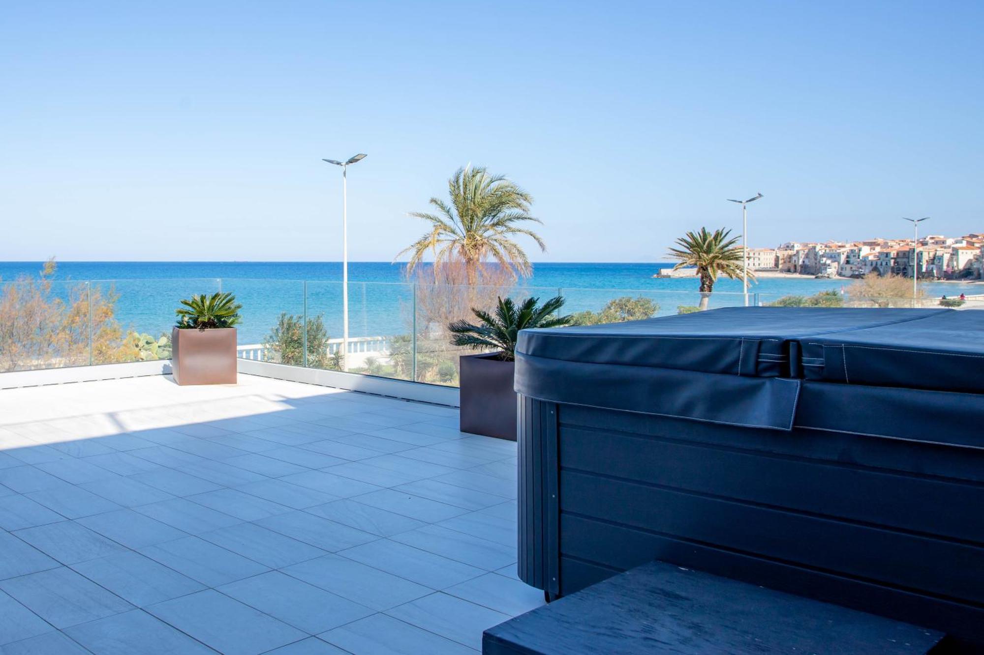 Suite with Hot Tub,1699124842:JPEG