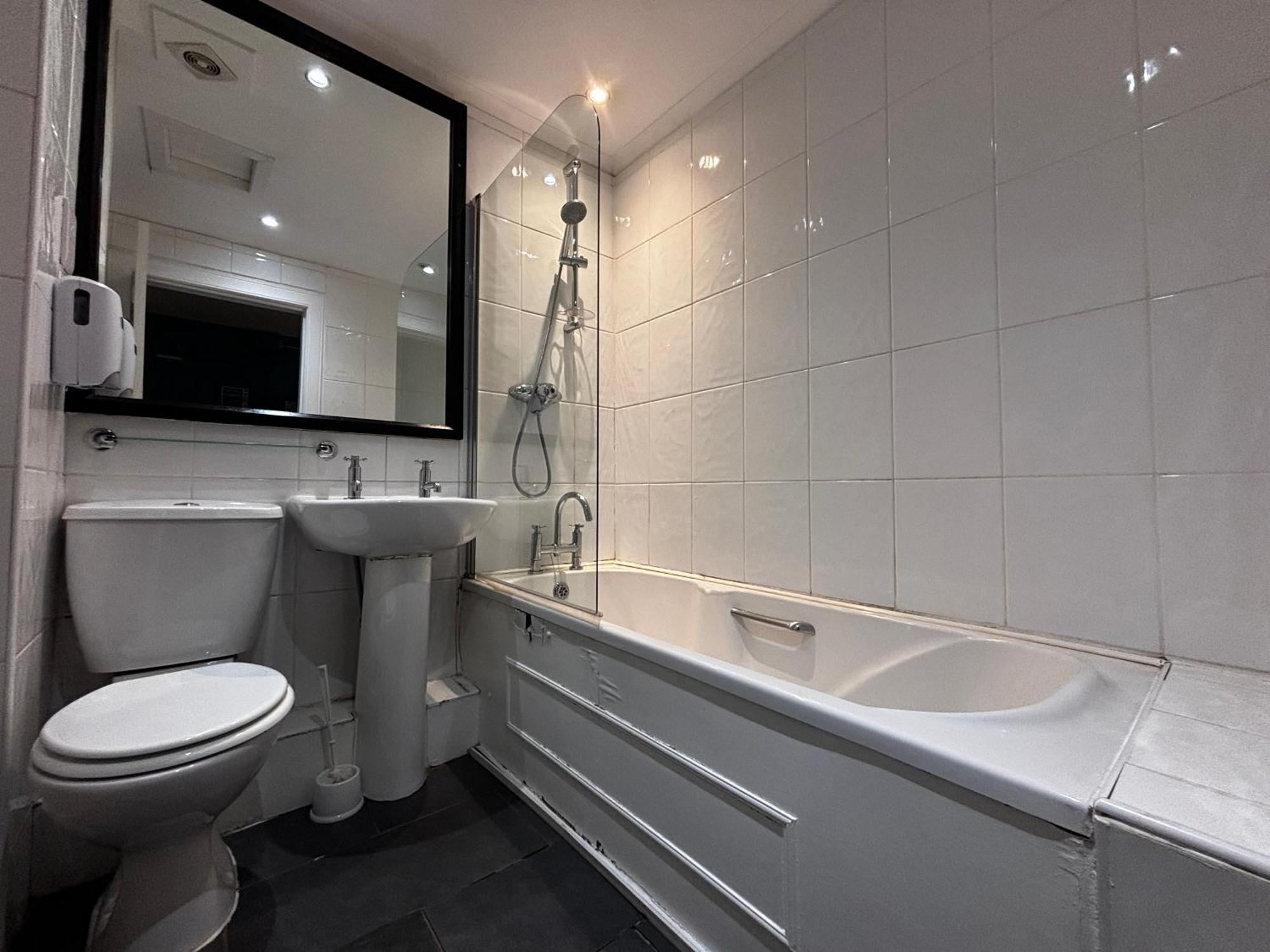 6 Bed Private Room Ensuite,1689821220:JPEG