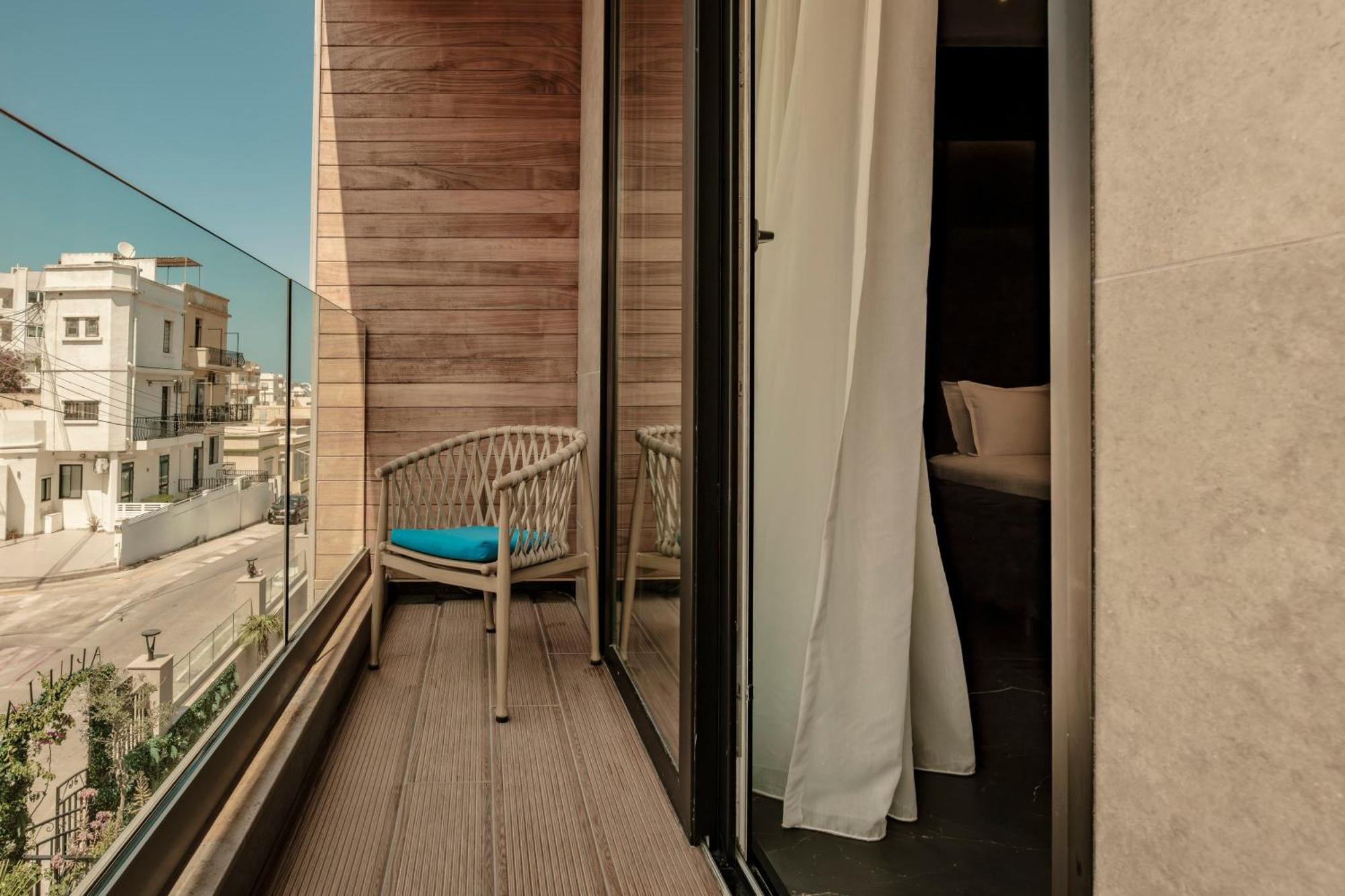 Deluxe Room,1697413499:JPEG