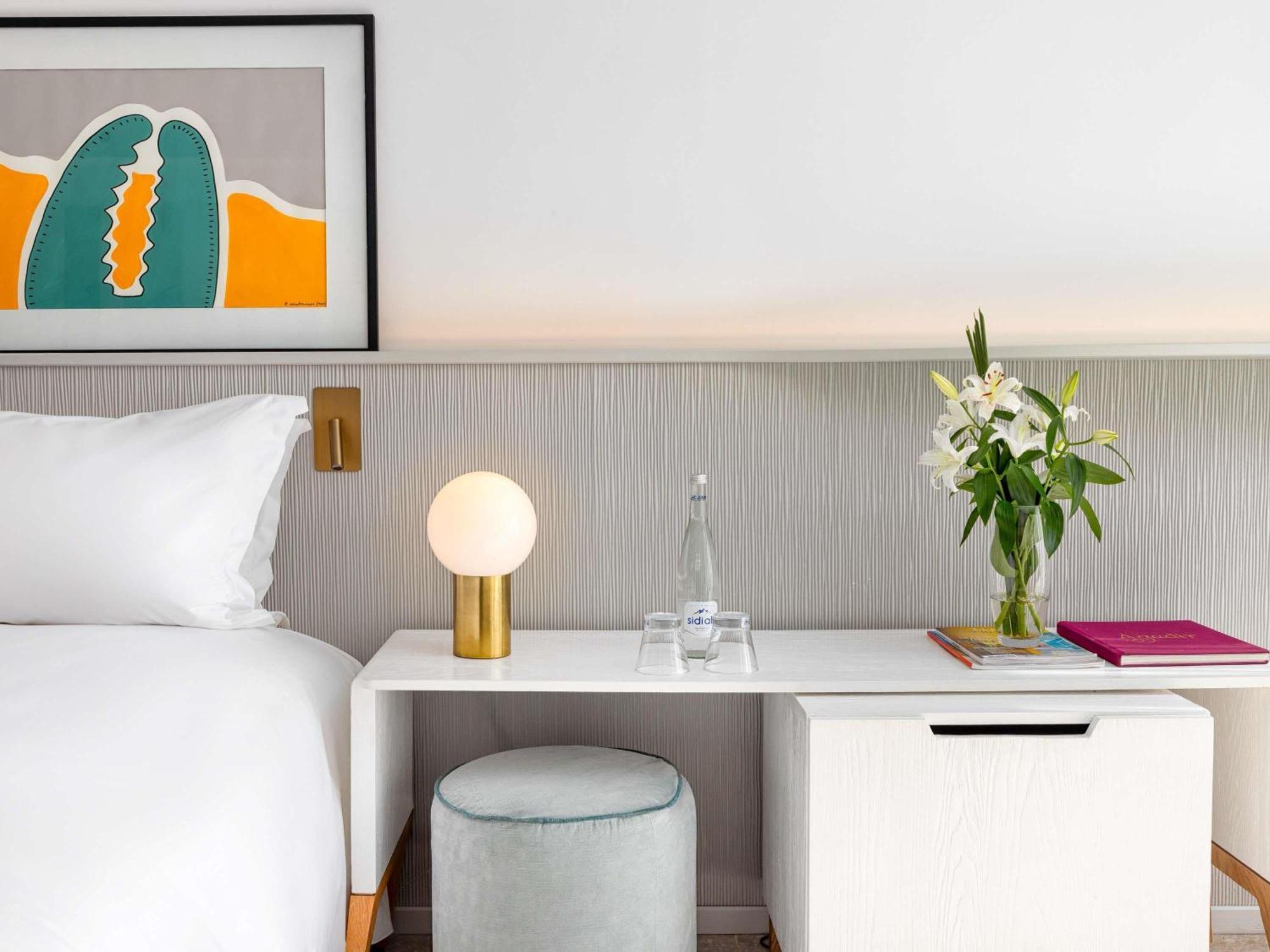 Prestige Queen Room with Partial Sea View