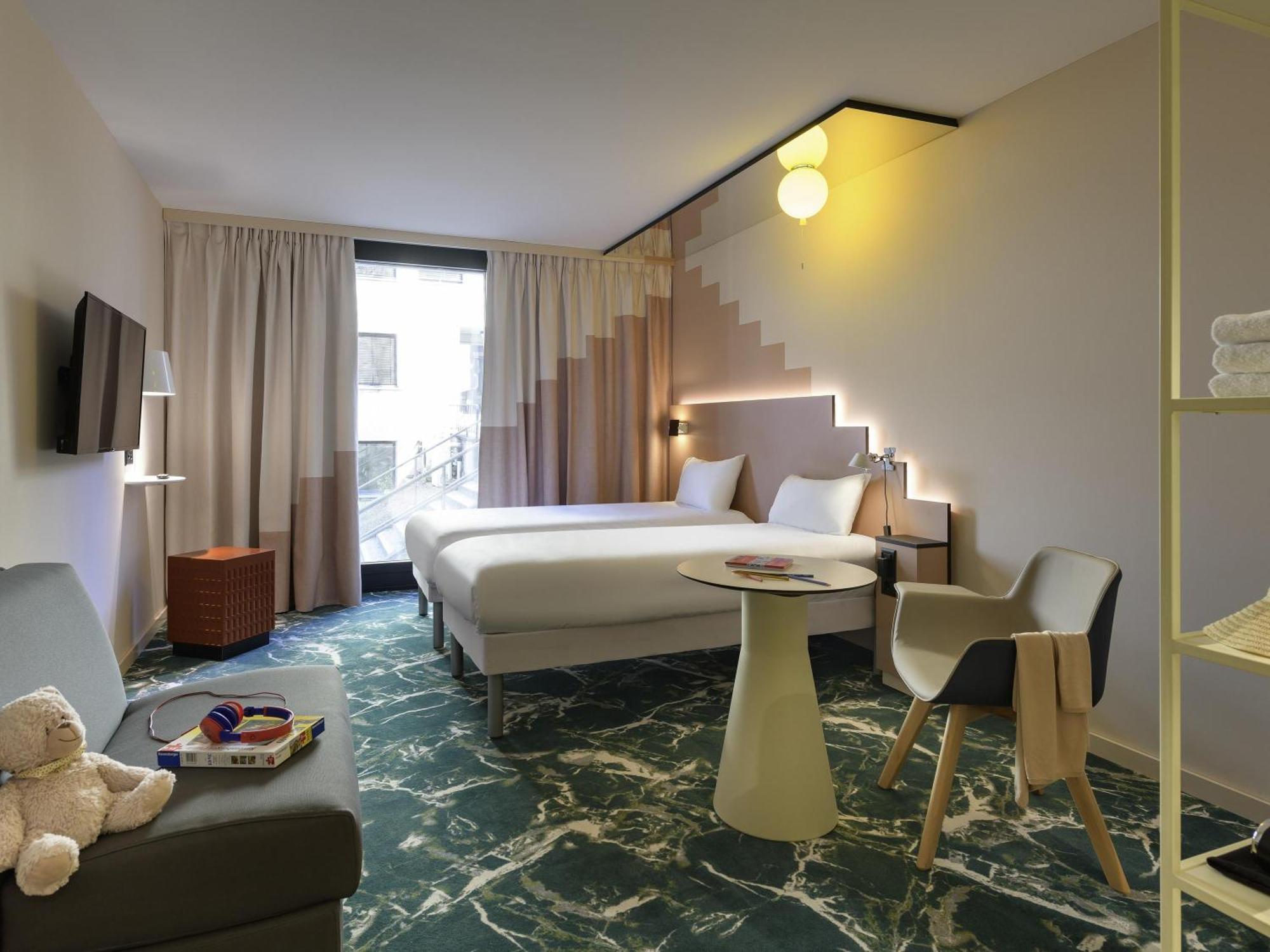Standard room with 2 twin beds and 1 sofa bed