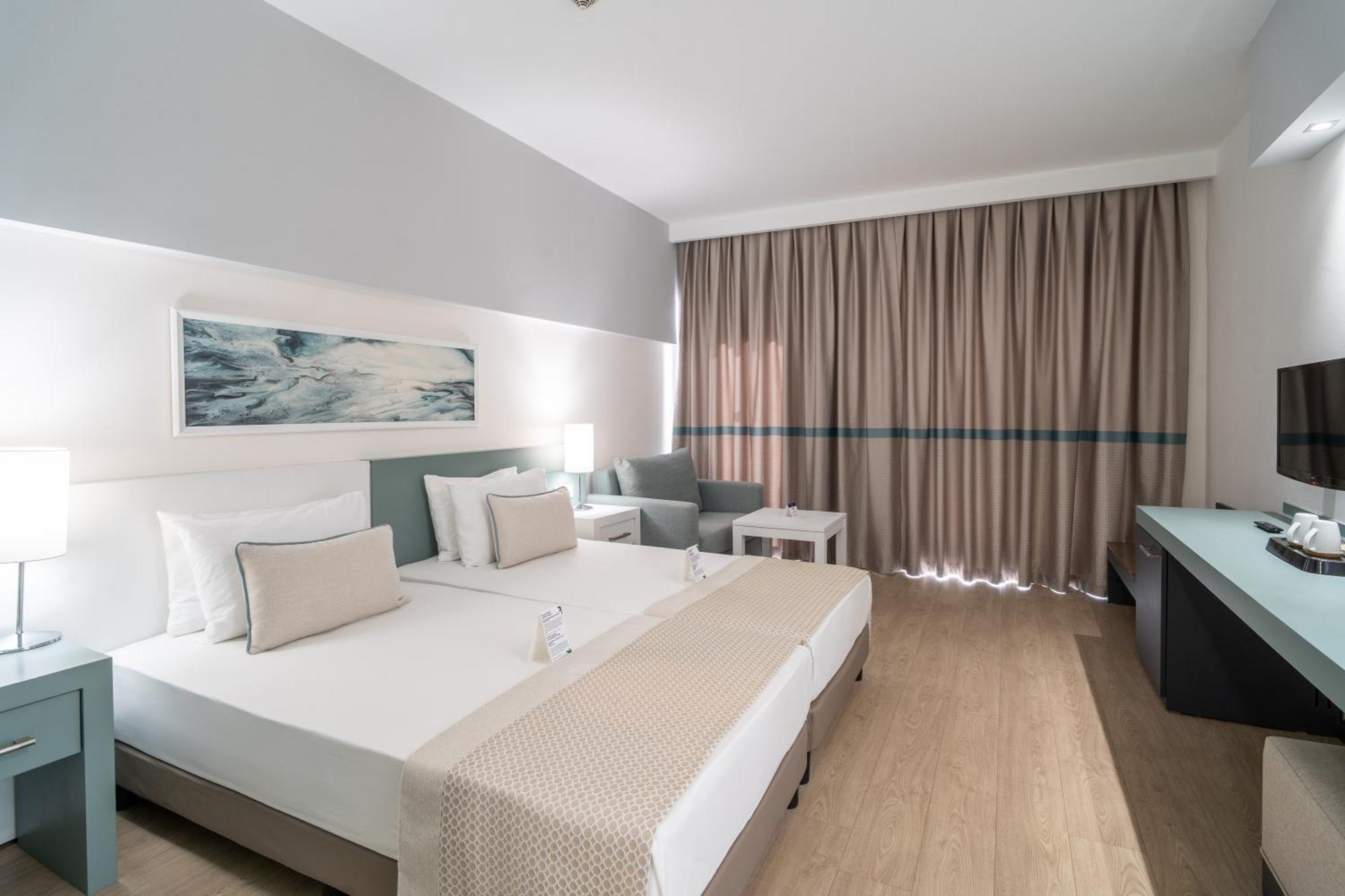 Chambre Double ou Lits Jumeaux - Vue Latérale sur Mer
