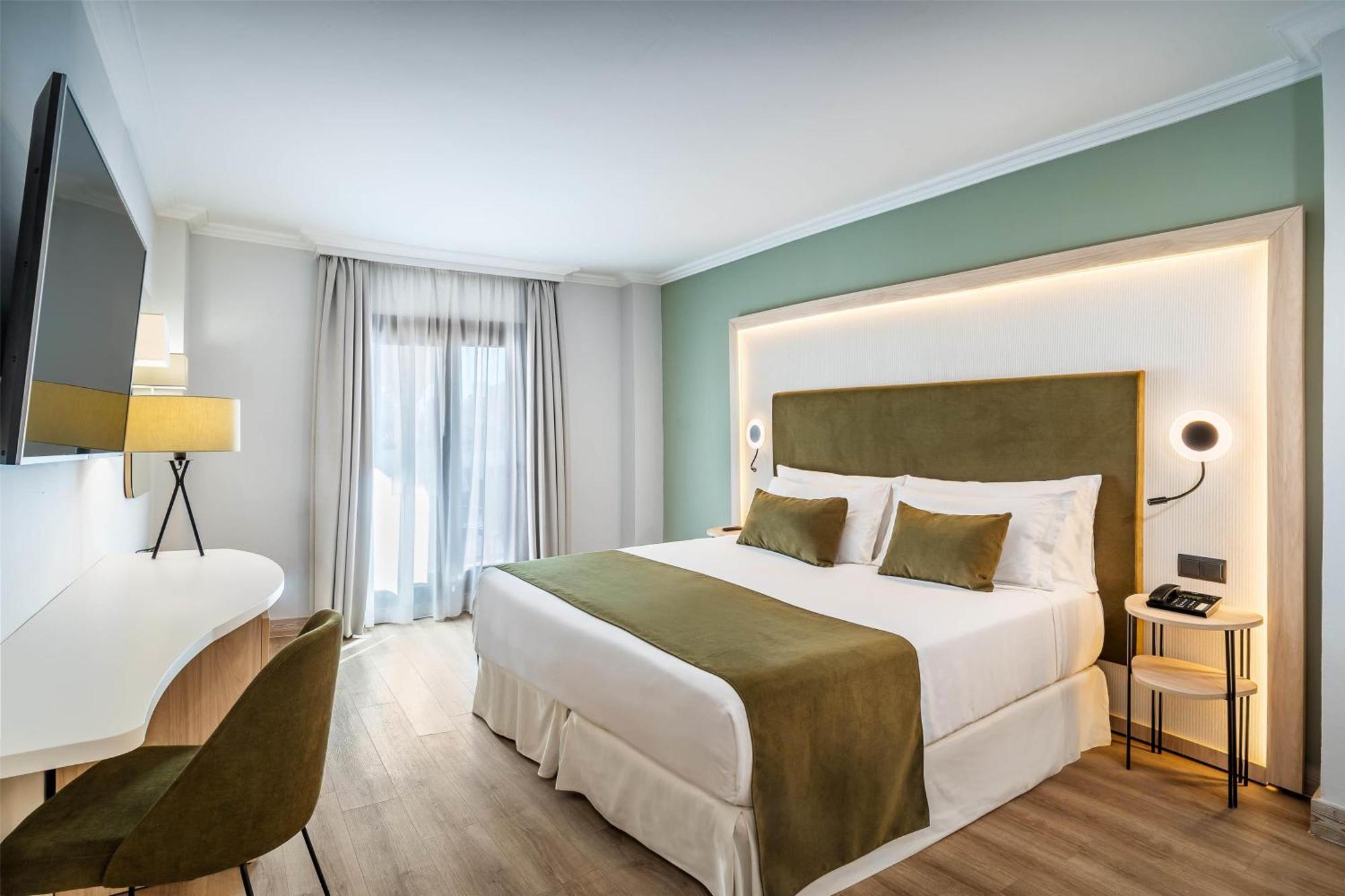 Deluxe Double Room French Balcony