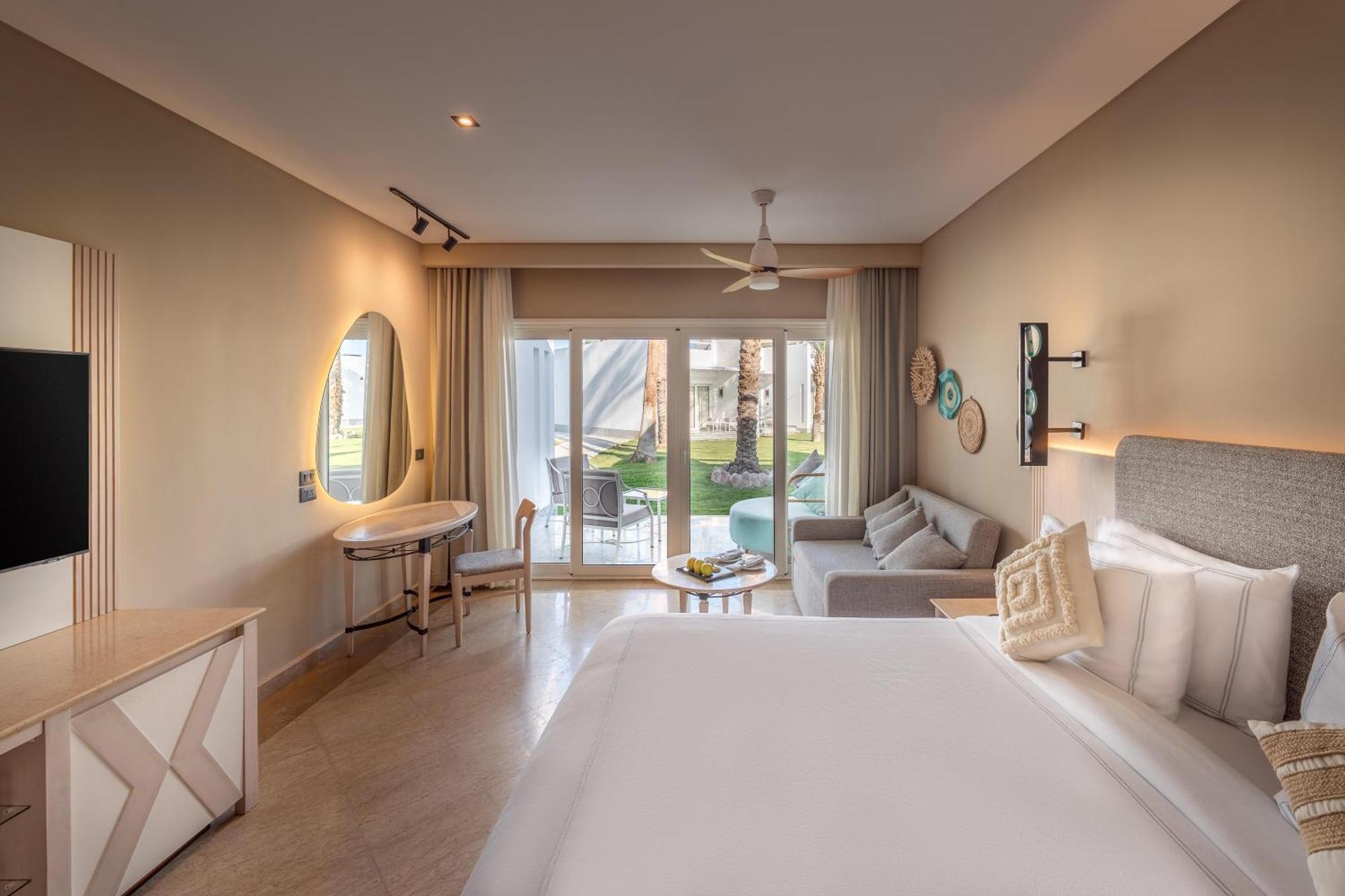 Deluxe Queen or Twin Bed Garden View
