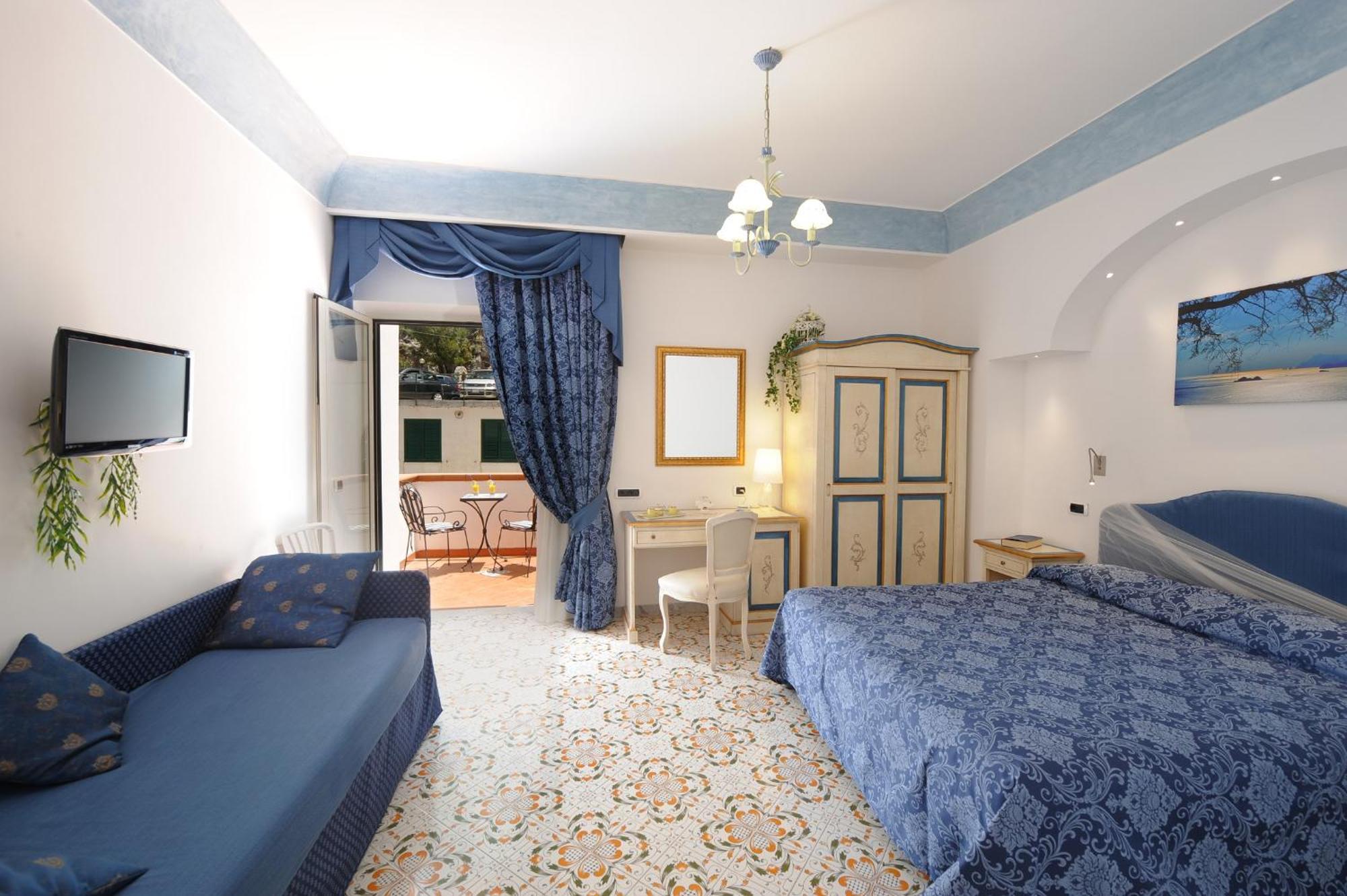 Triple Room Sea View