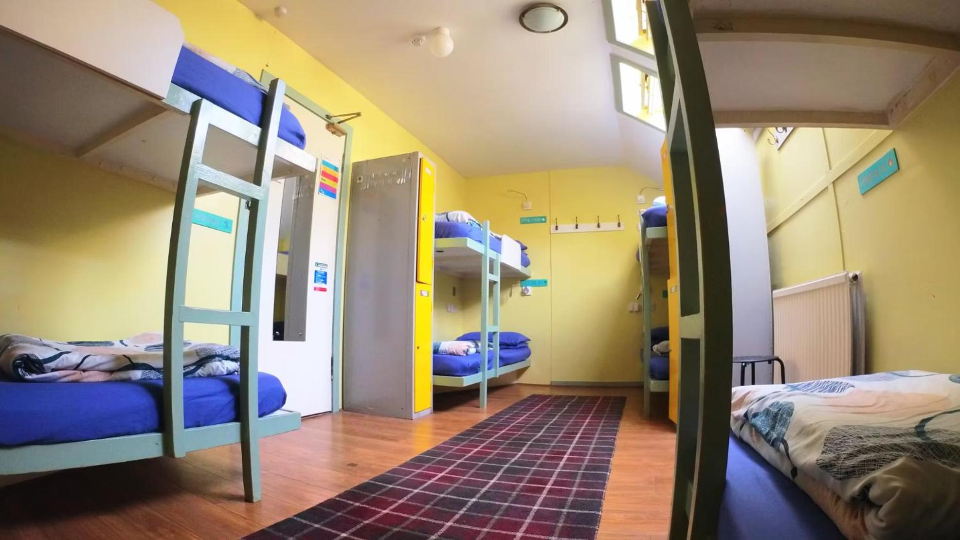Eenpersoonsbed in Gemengde Slaapzaal met 10 Bedden