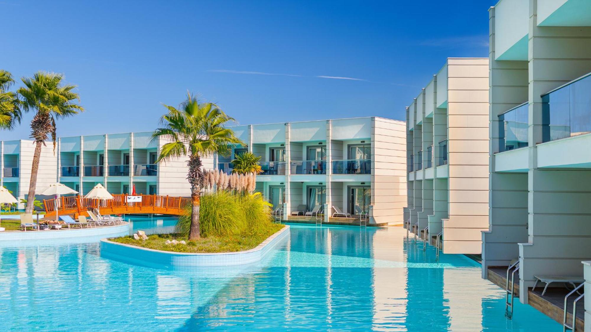 Lake Room Pool View
