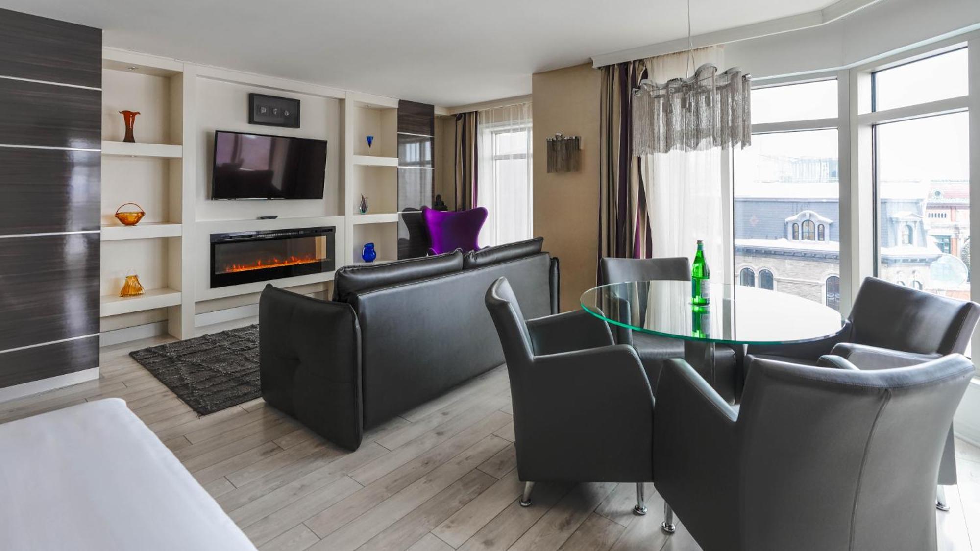 Luxury Studio with Panoramic City View, 1 king Bed and Sofa-Bed