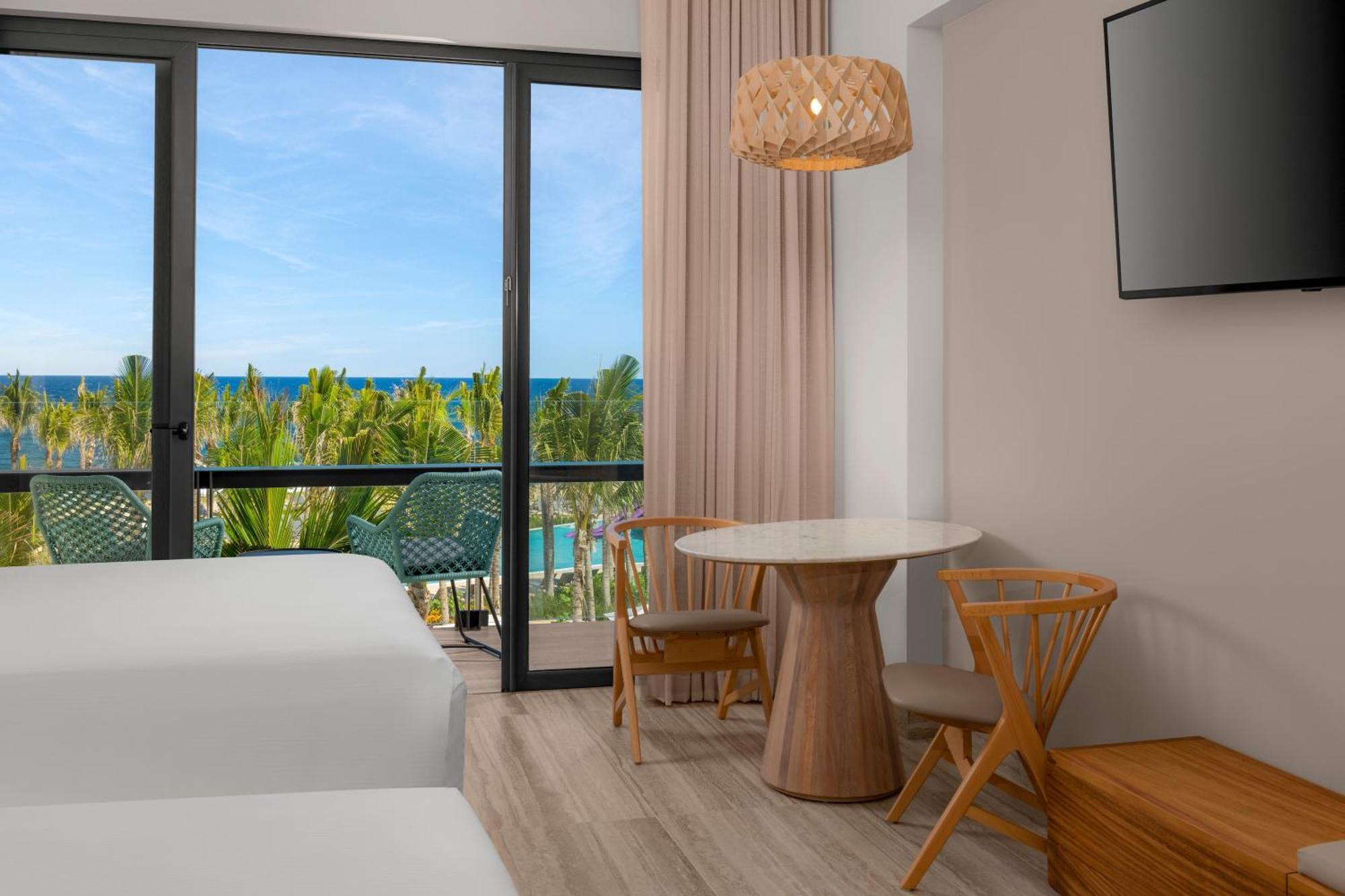 Quarto Queen com 2 Camas Queen-size e Vista do Mar