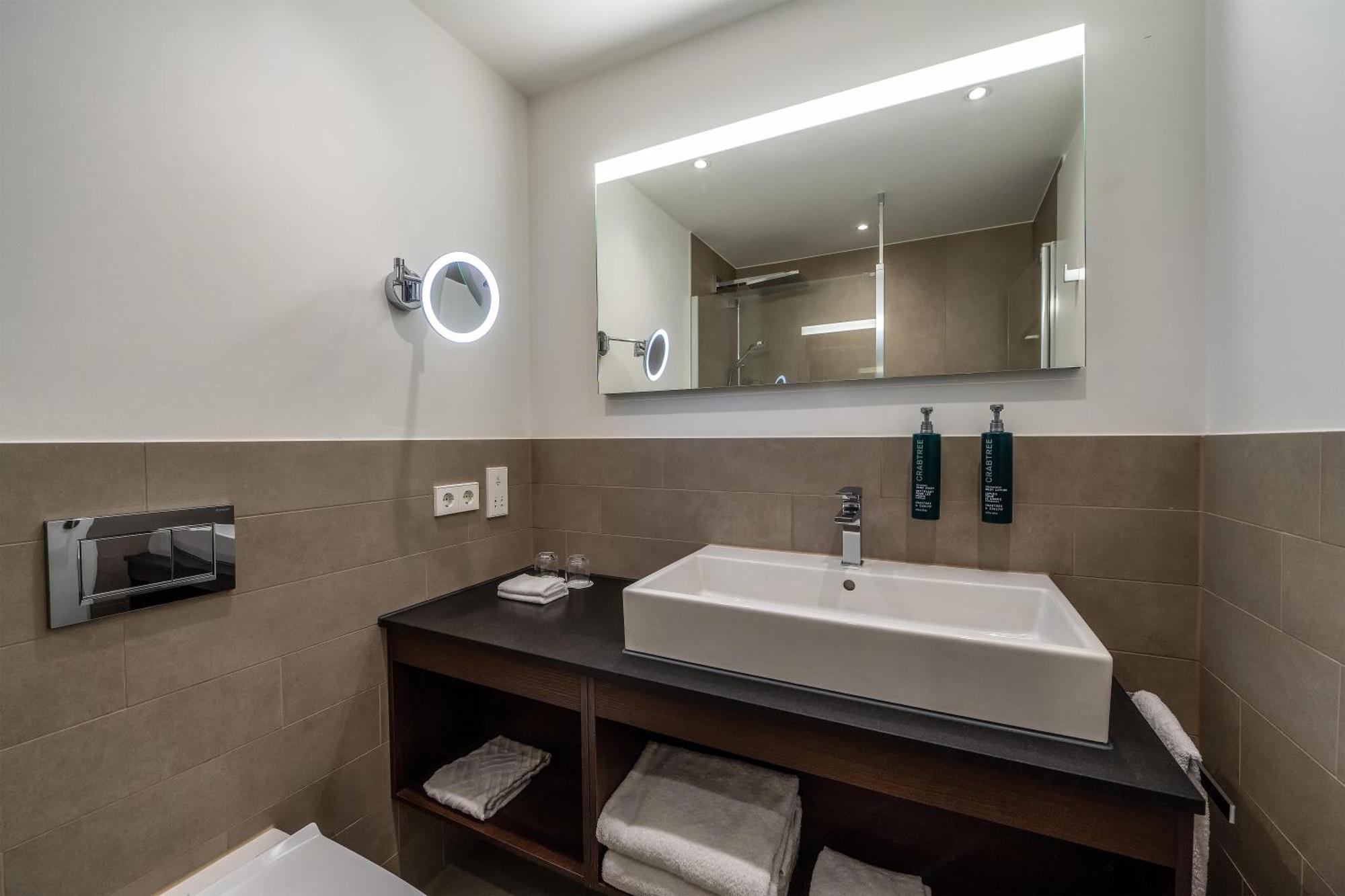 Twin Deluxe Room with River View - Rhine Wing