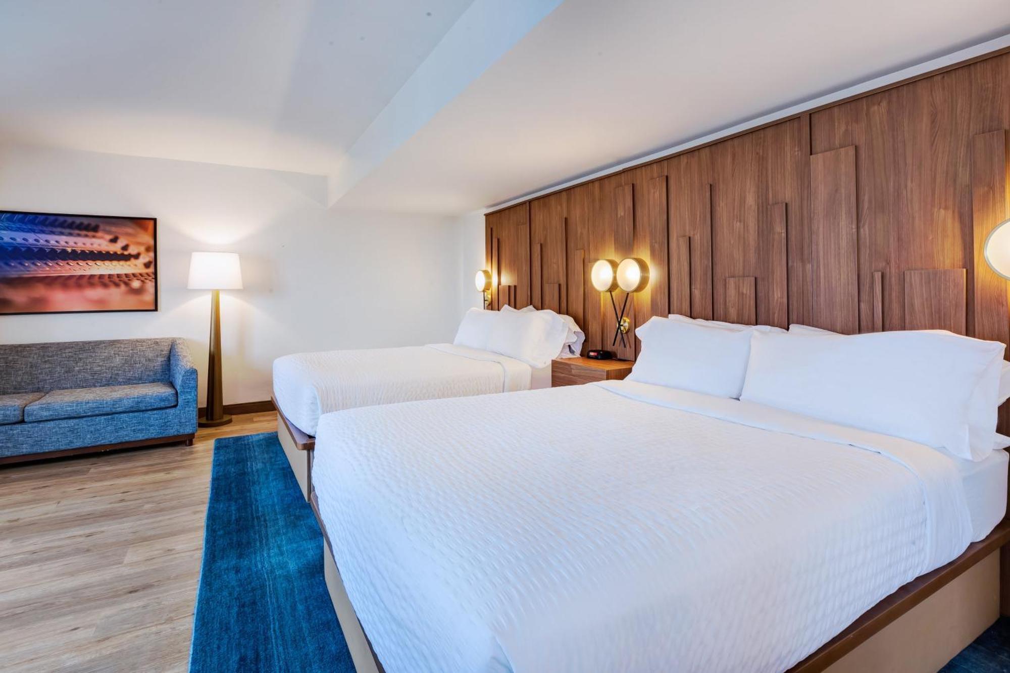 Queen Suite Two Queen Beds