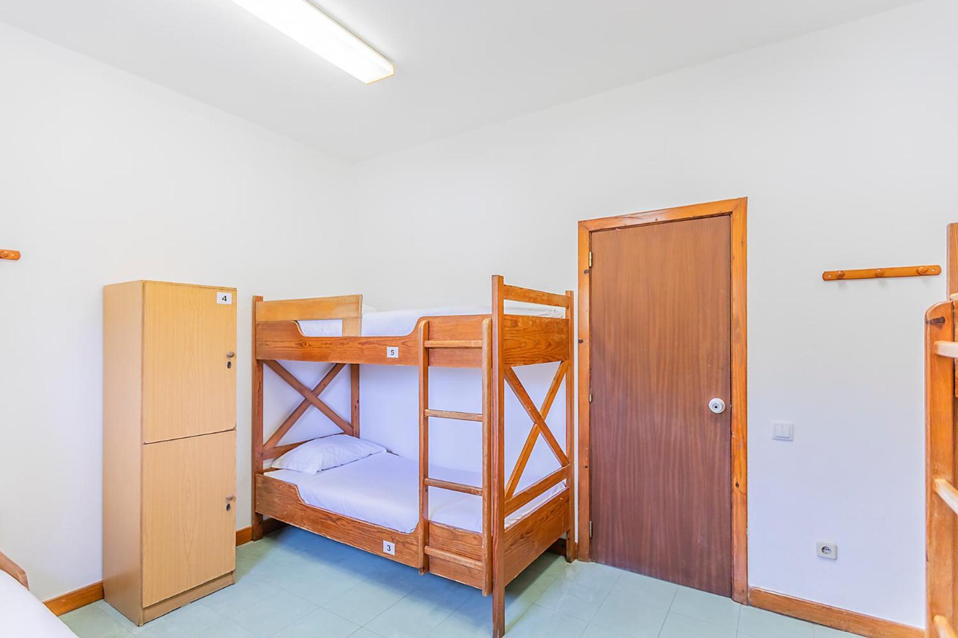 Bunk Bed 6-Bed Male Dormitory Room