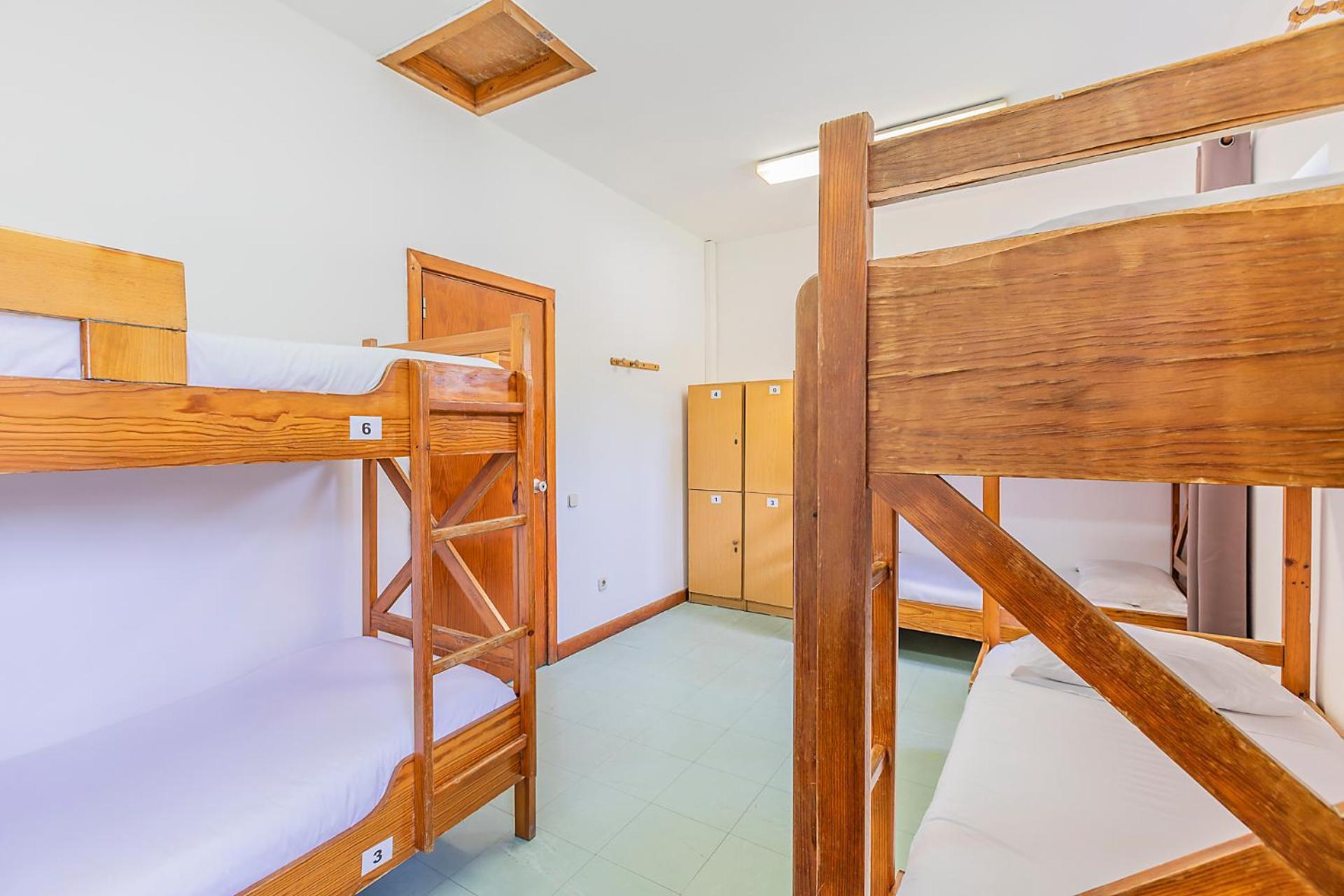 Bunk Bed 6-Bed Female Dormitory Room