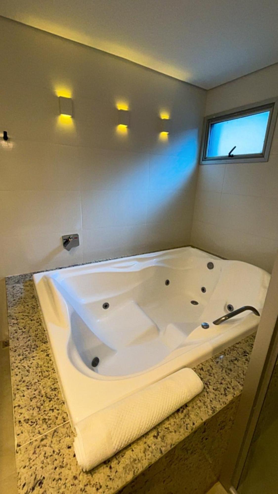 Deluxe Suite Spa Bath