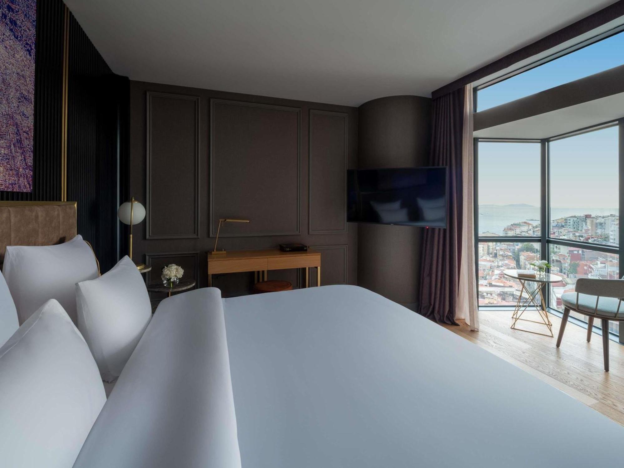 Suite Prestige con cama extragrande y vistas al Bósforo