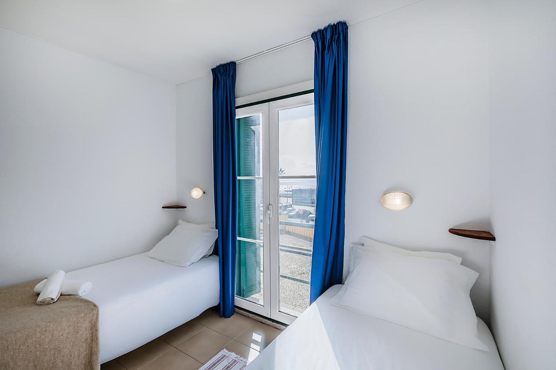 Quarto Twin com Casa de Banho Partilhada