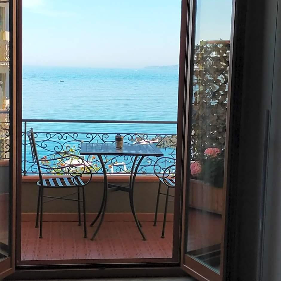 Deluxe Triple Room Sea View