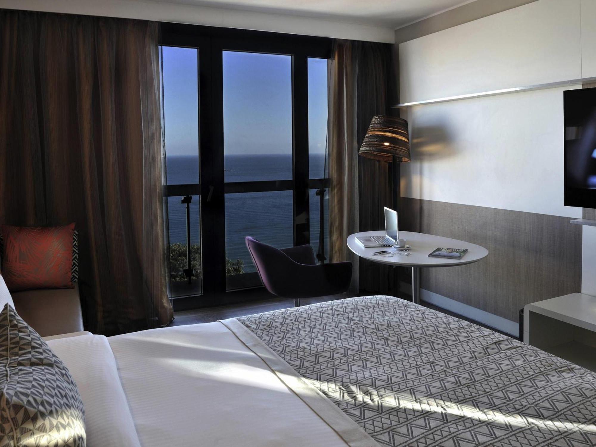 Superior King Room Sea View