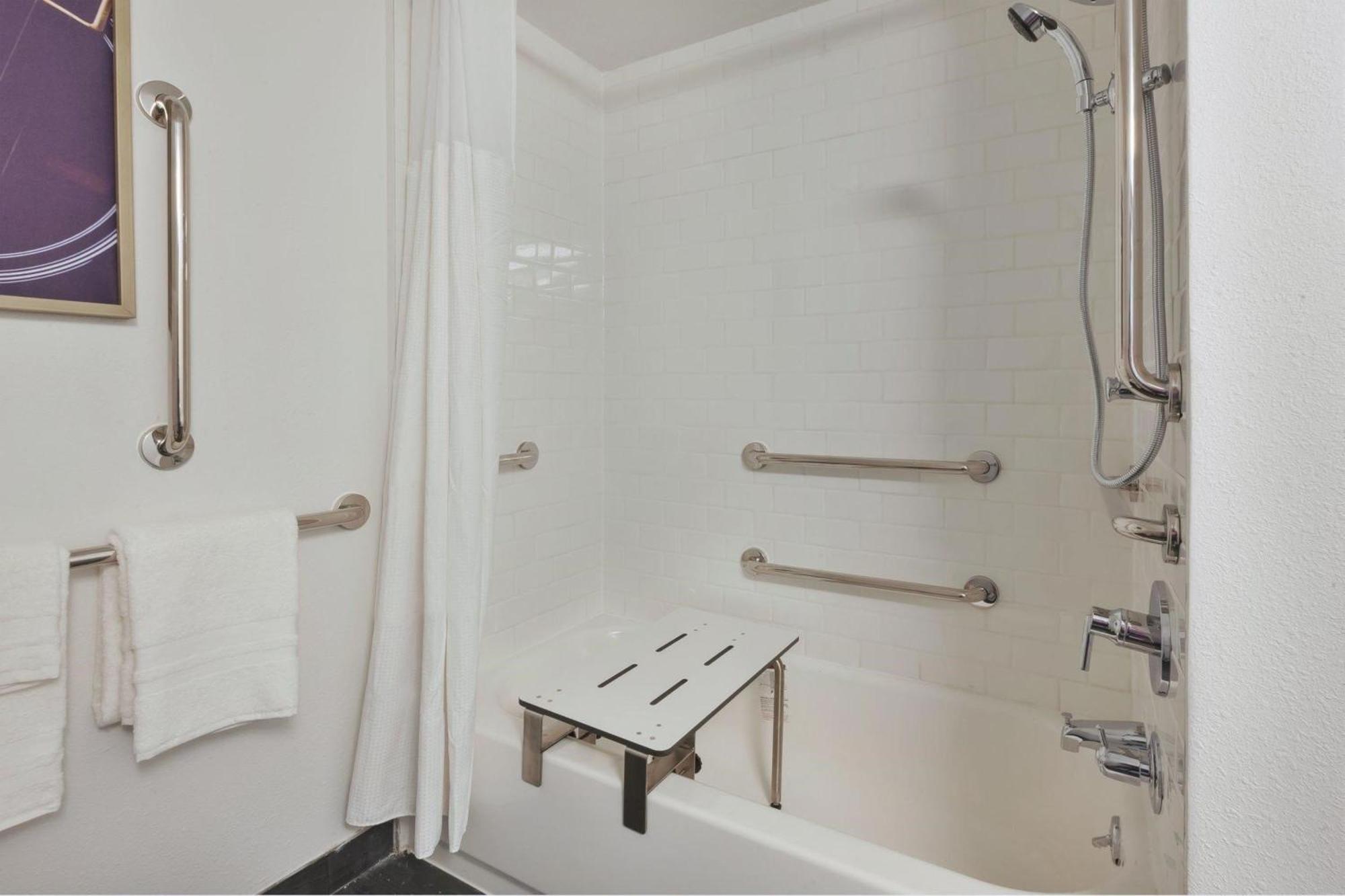 Standard Queen Room Two Queen Beds Mobility Accessible Tub