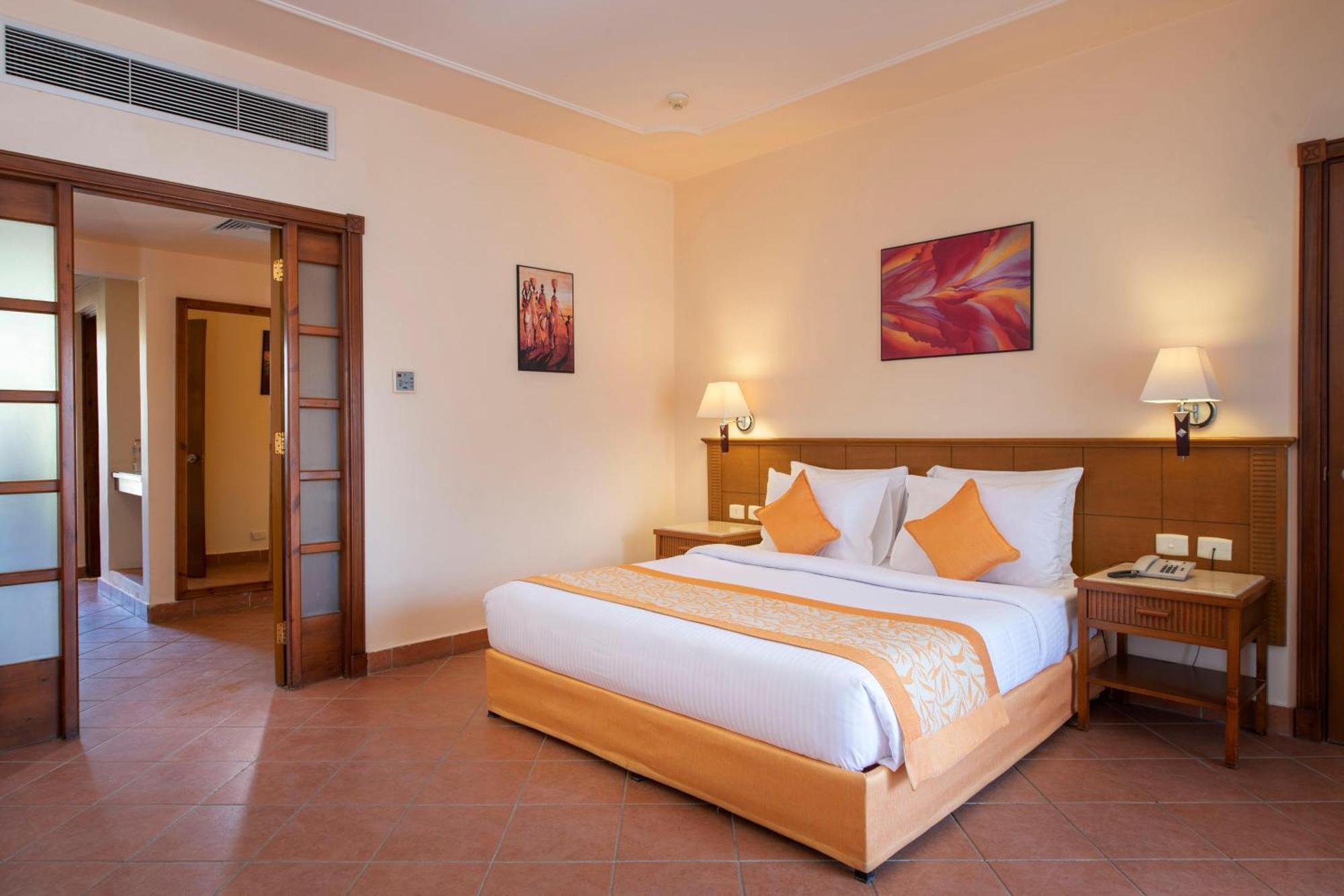 Chambre Familiale – Vue sur Piscine (2 Adultes + 1 Enfant)