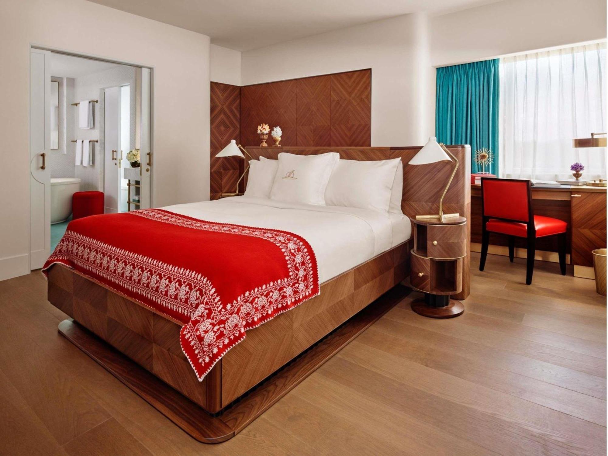 Junior Queen Suite Bay View