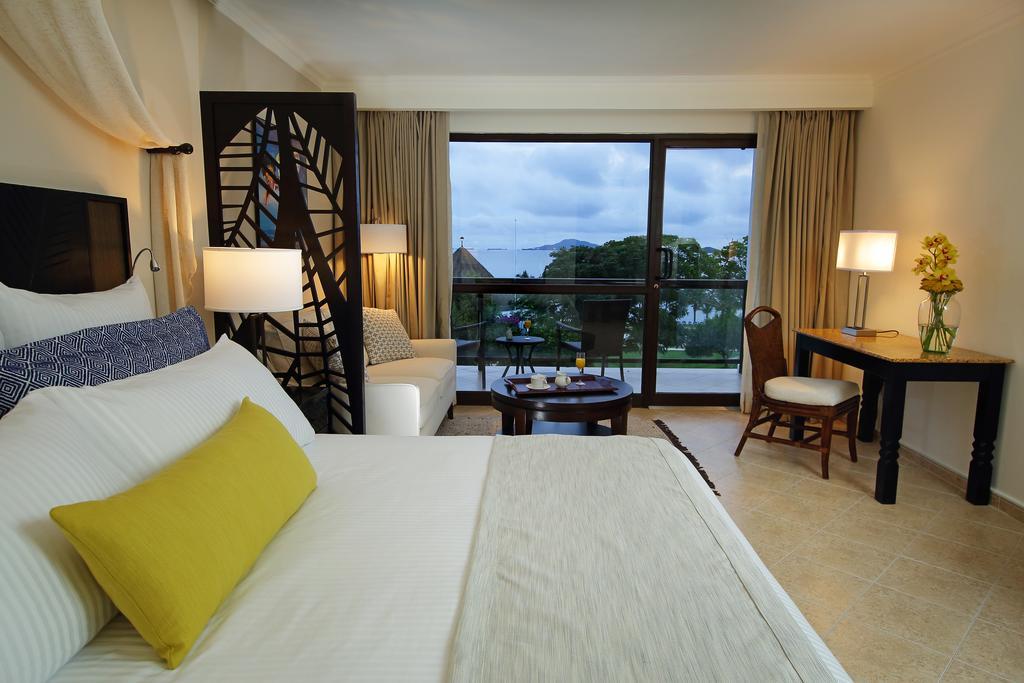 Habitación Deluxe con cama extragrande y vistas al mar
