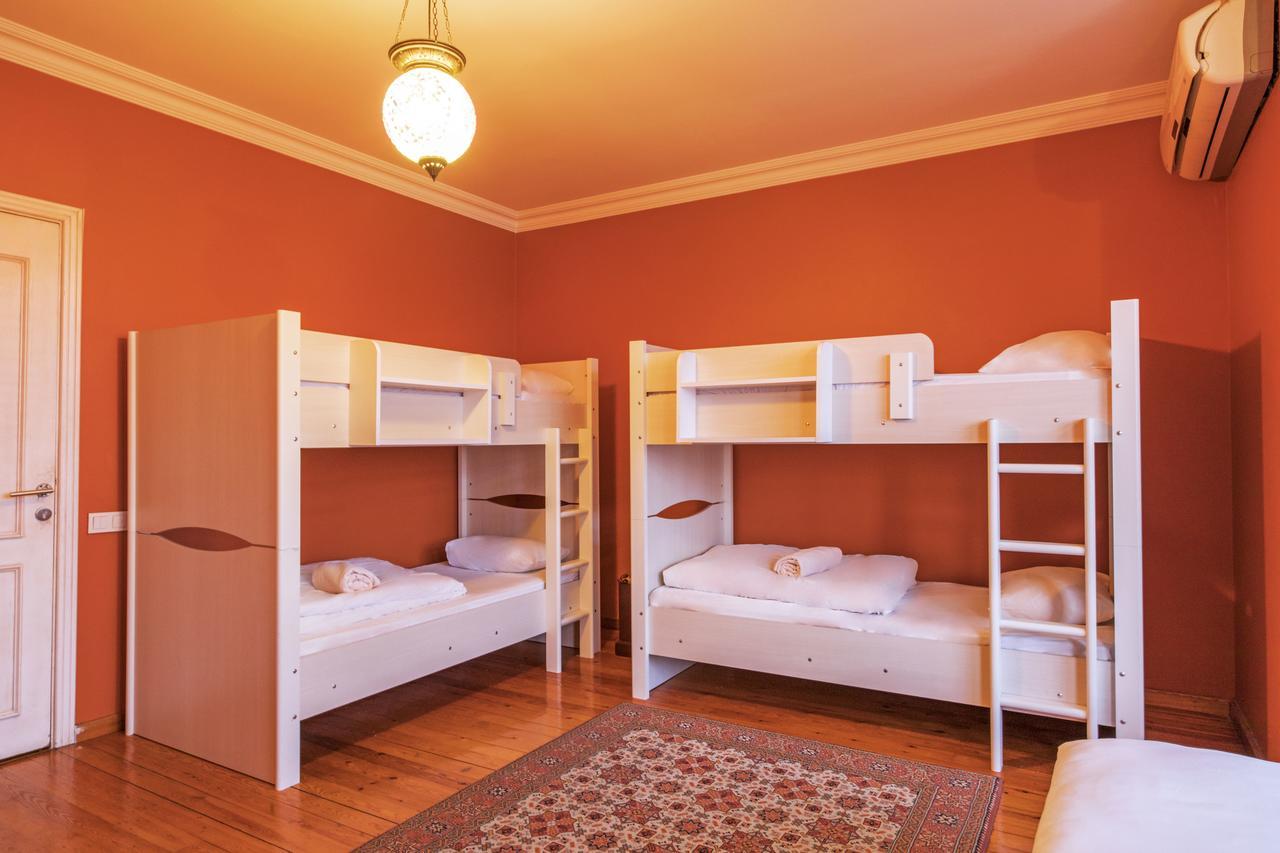 Bed in een Gemengde Slaapzaal met 6 Bedden