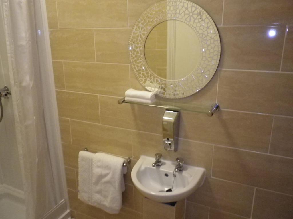 Double Room with Private External Bathroom,969553906:JPEG